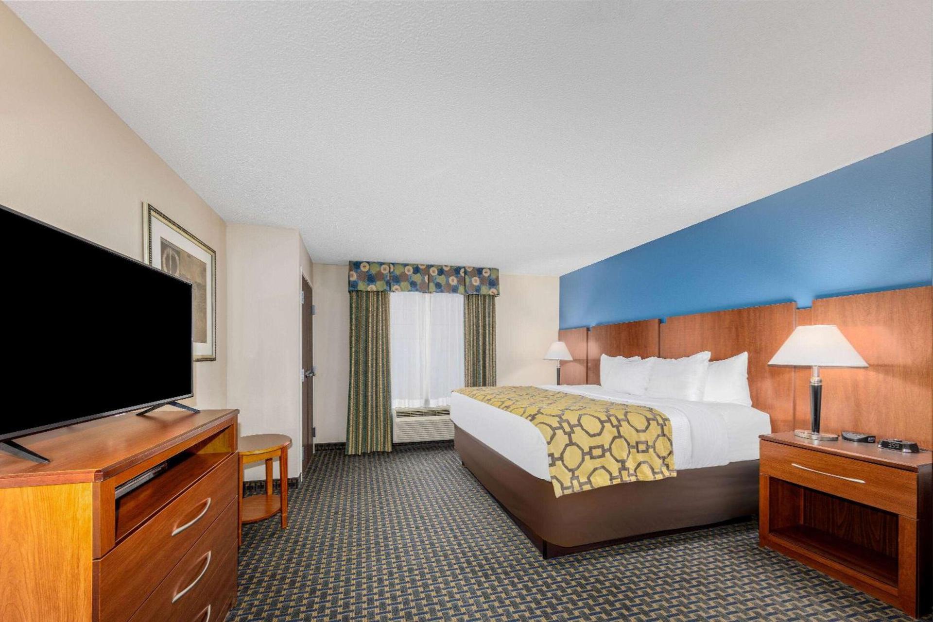 Baymont by Wyndham Pratt photo 25