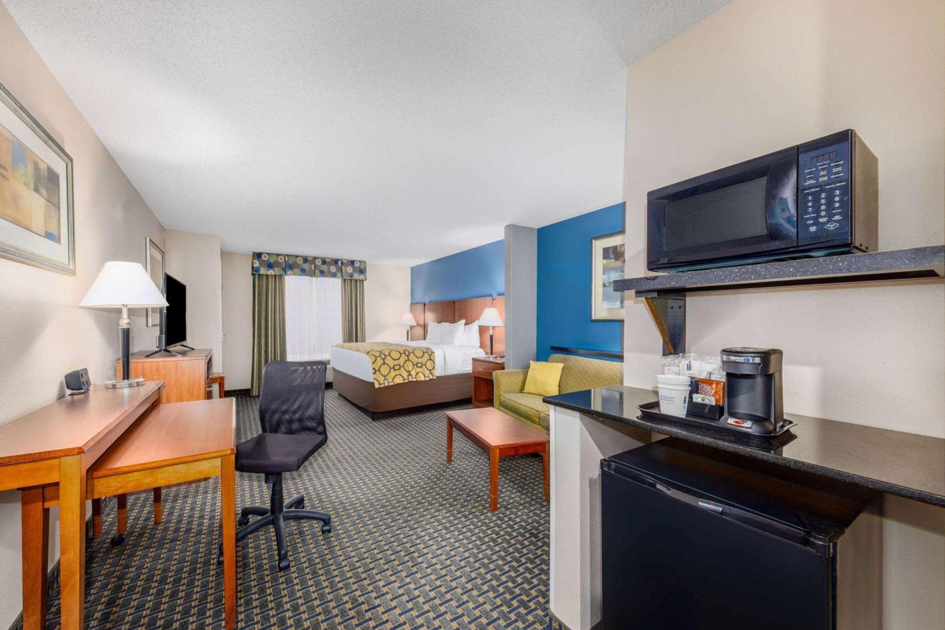 Baymont by Wyndham Pratt photo 26