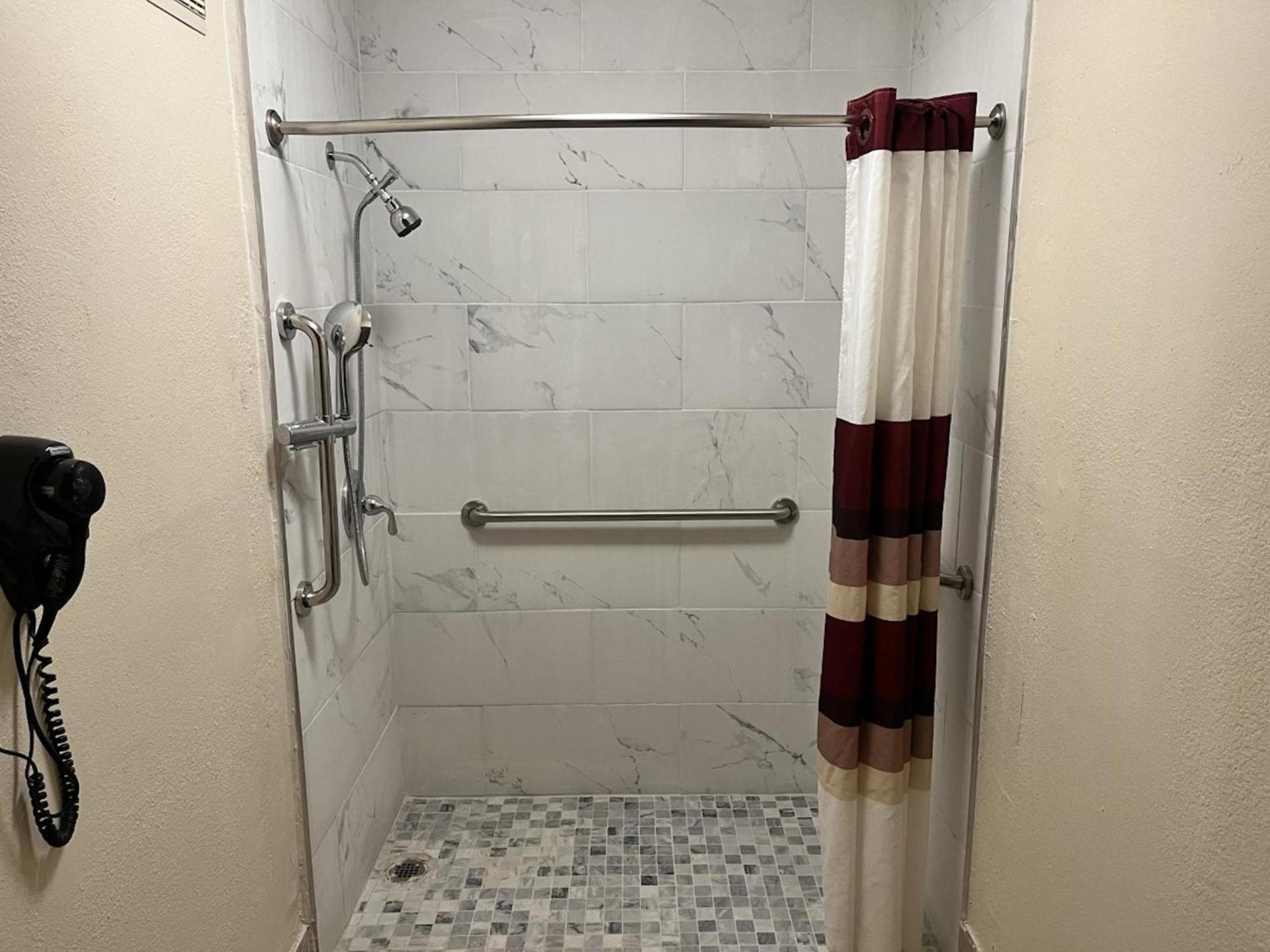 Red Roof Inn Dandridge photo 31