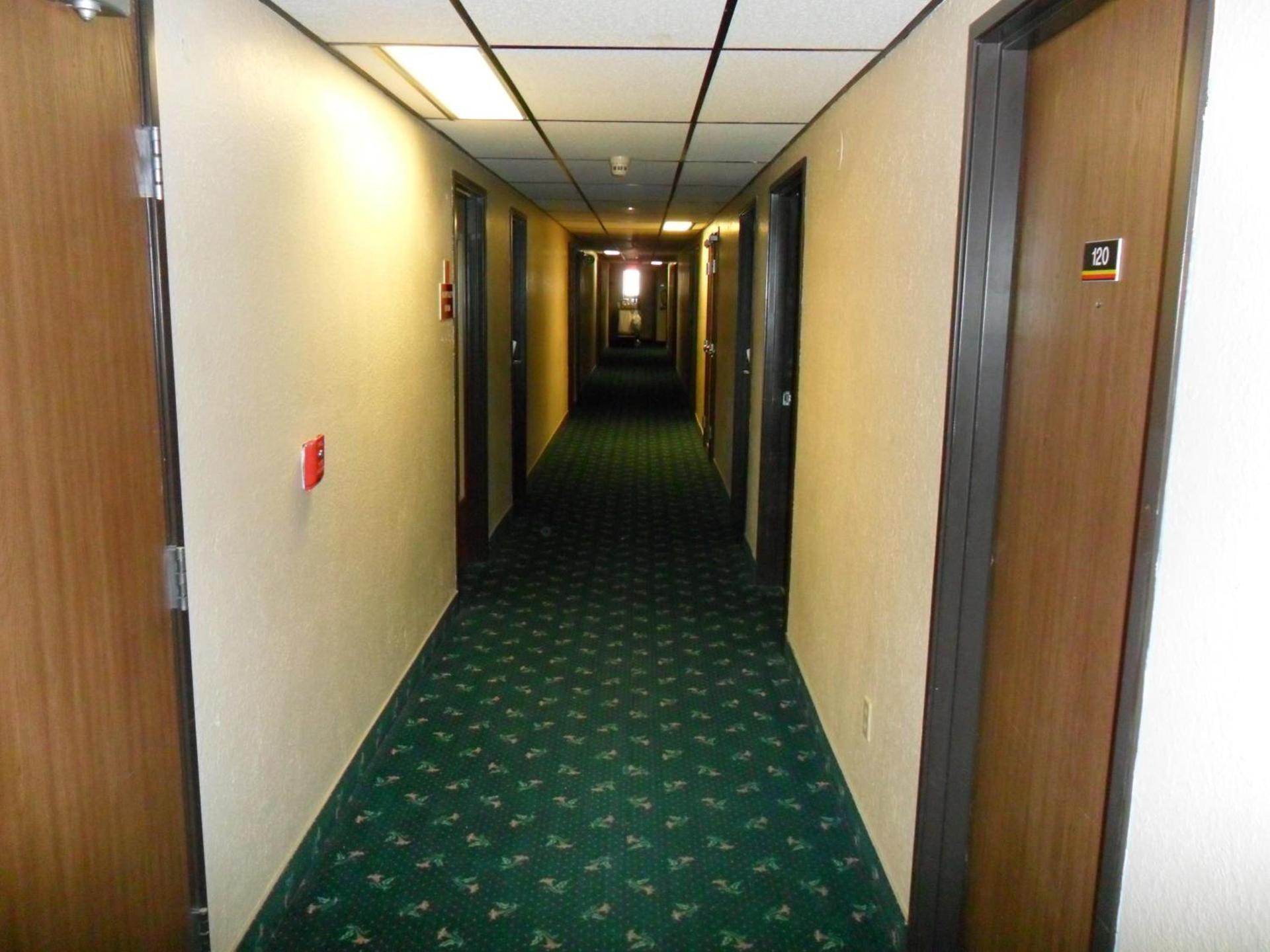 Super 8 by Wyndham Chadron NE photo 19