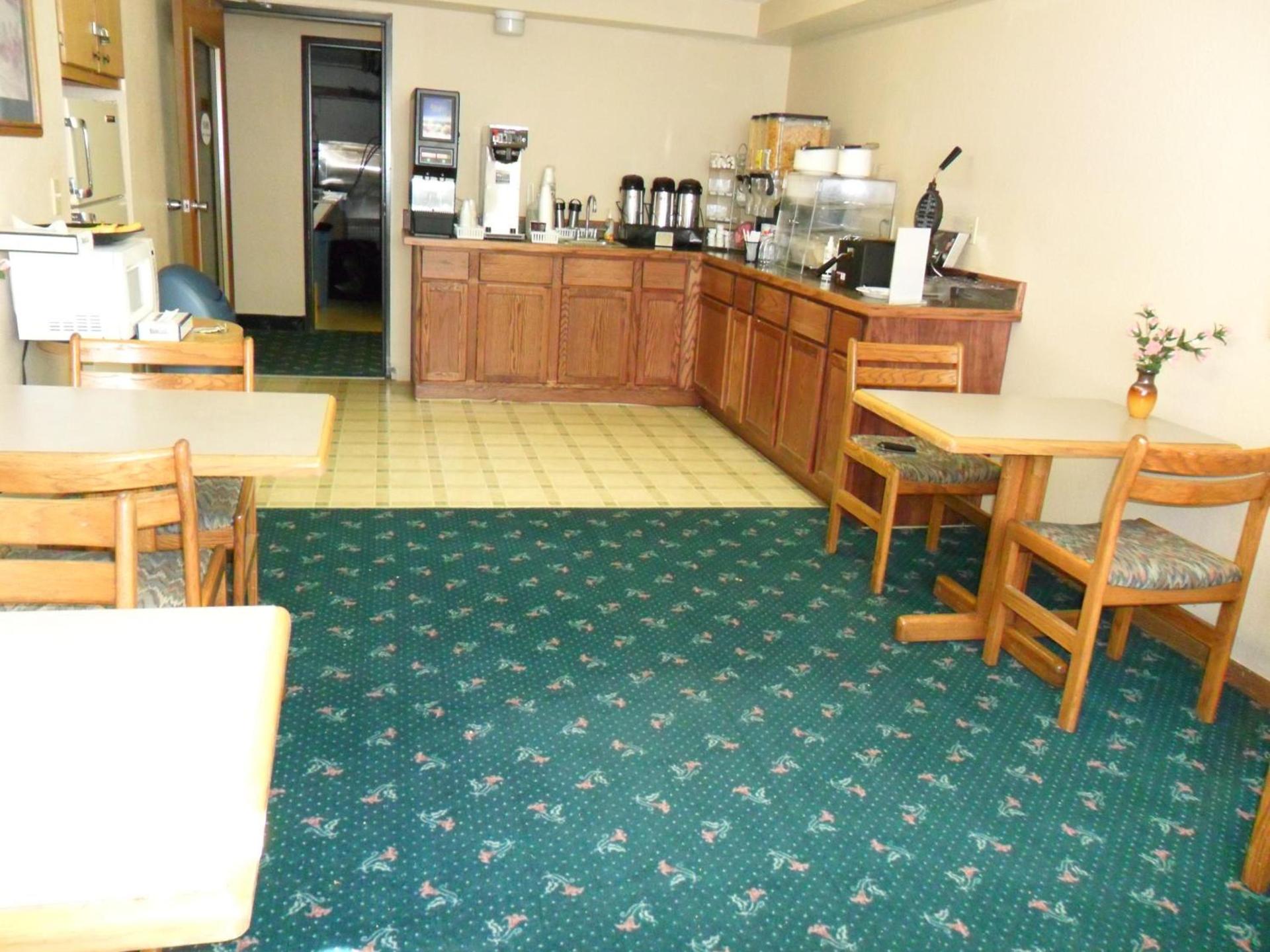 Super 8 by Wyndham Chadron NE photo 21