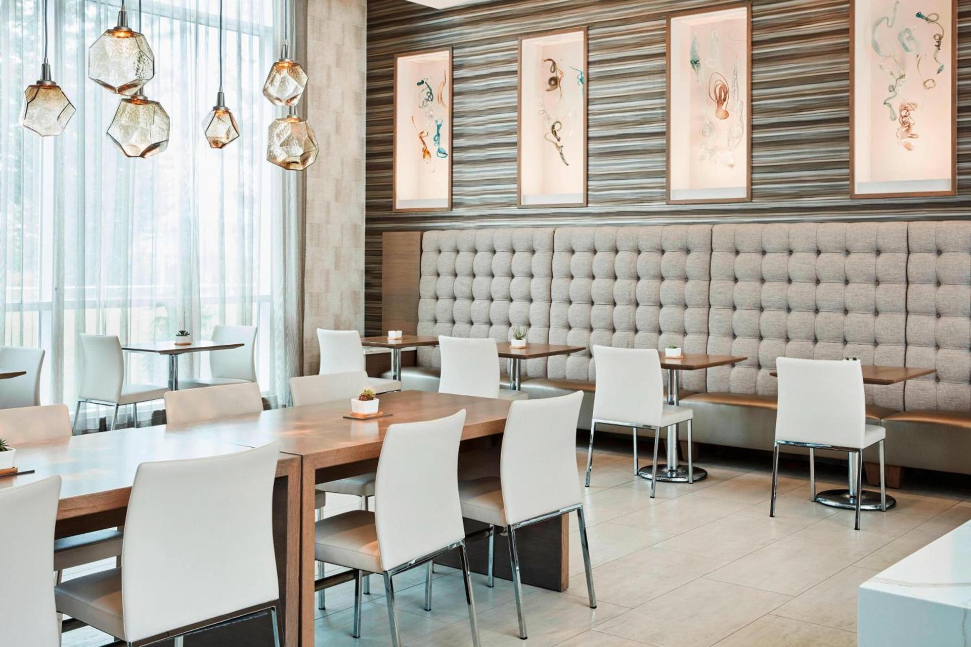 AC Hotel by Marriott Cincinnati at The Banks photo 37