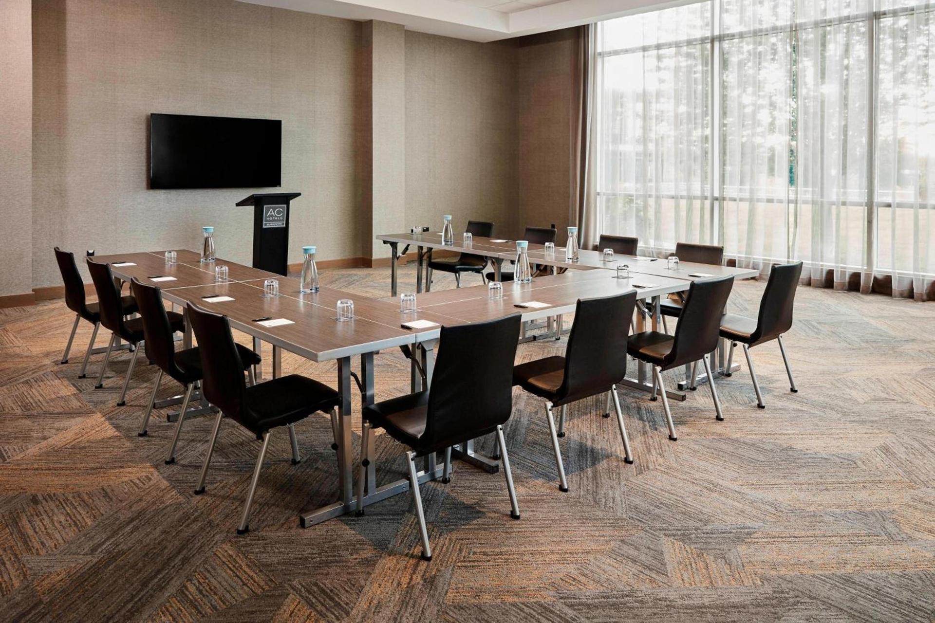 AC Hotel by Marriott Cincinnati at The Banks photo 53