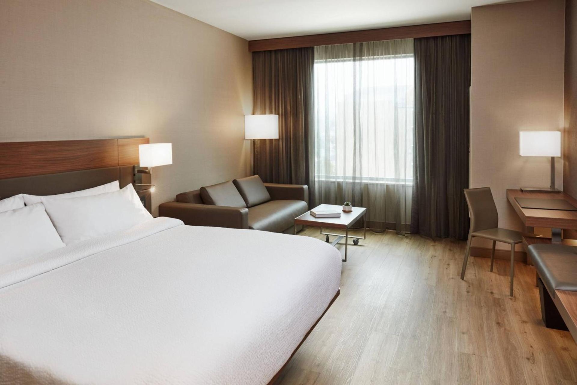 AC Hotel by Marriott Cincinnati at The Banks photo 8