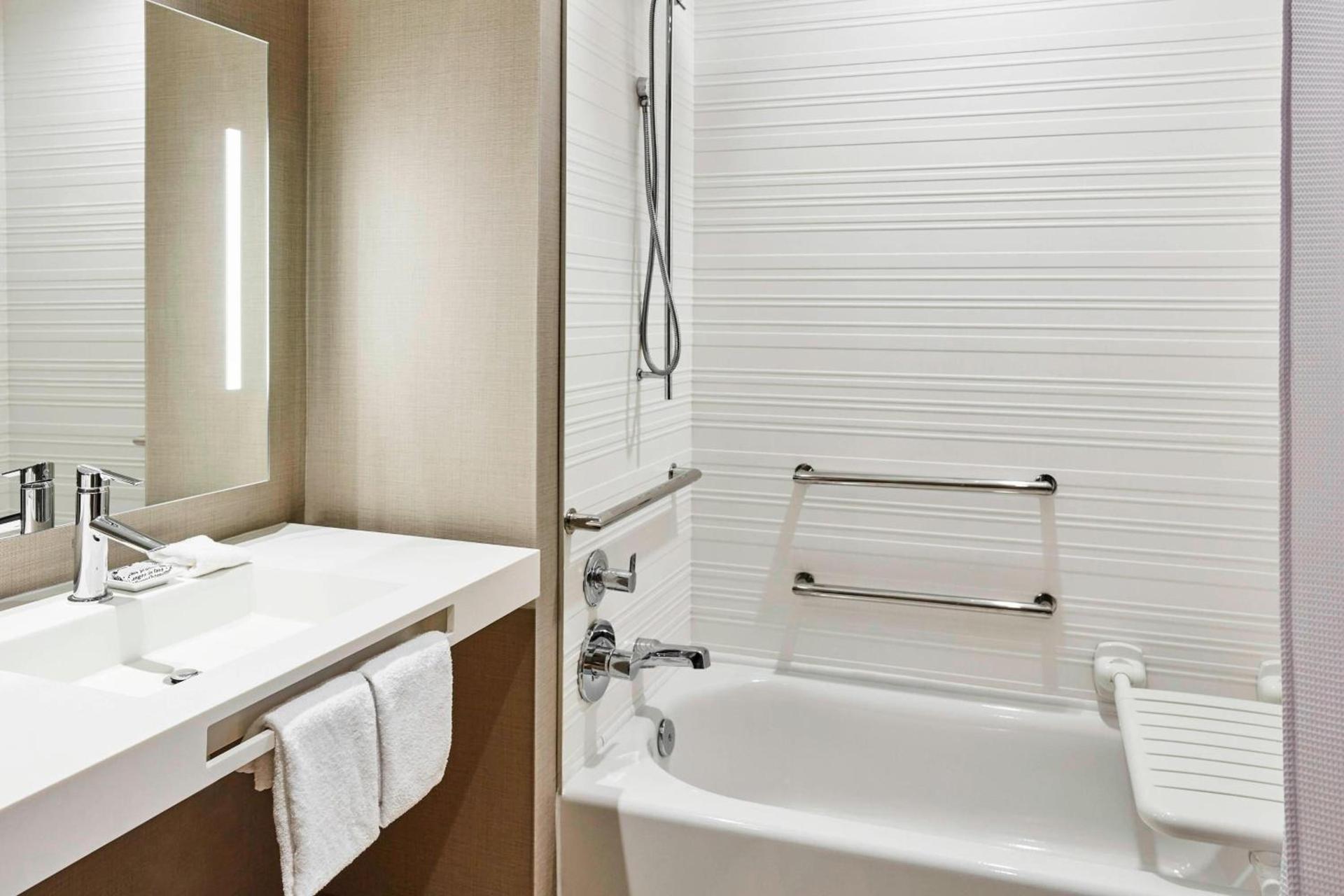 AC Hotel by Marriott Cincinnati at The Banks photo 19