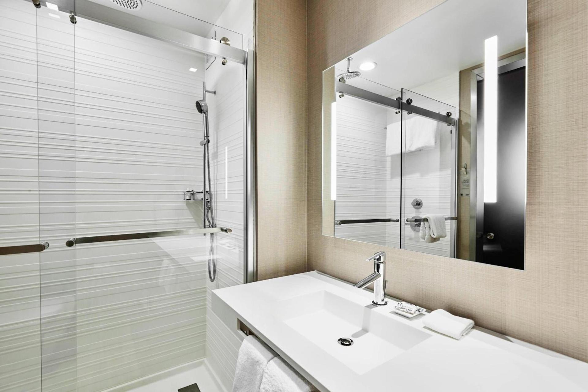 AC Hotel by Marriott Cincinnati at The Banks photo 20