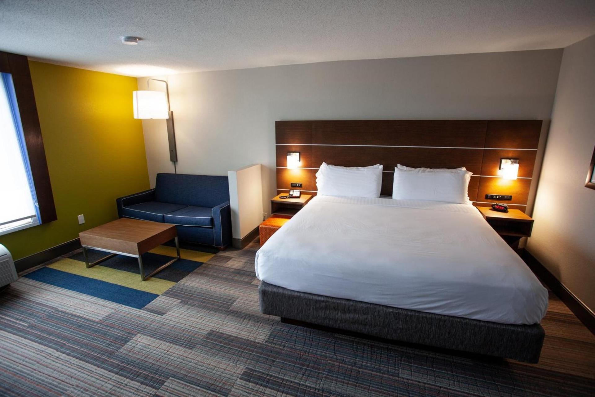 Holiday Inn Express & Suites Atlanta Perimeter Mall Hotel by IHG photo 37