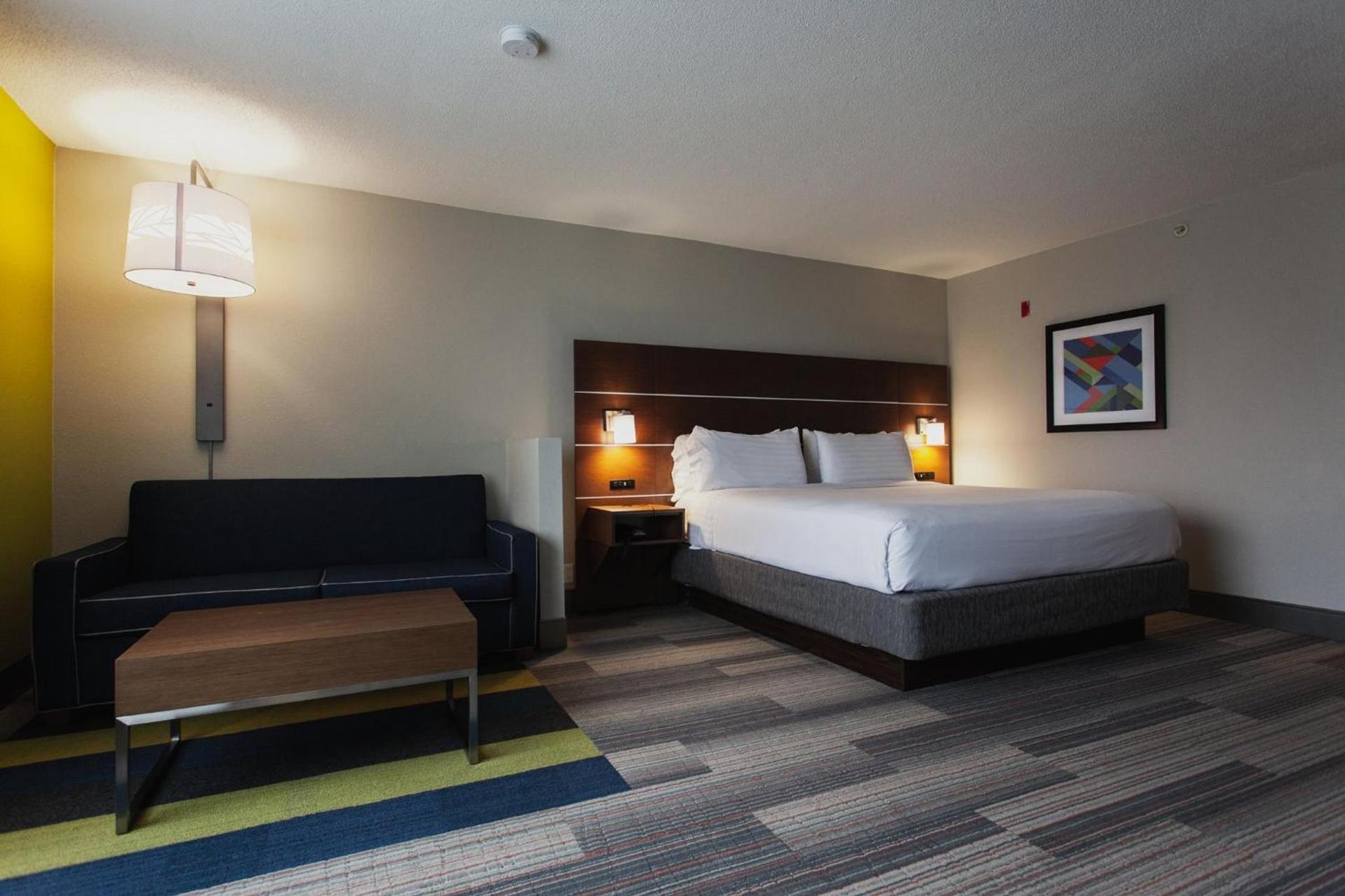 Holiday Inn Express & Suites Atlanta Perimeter Mall Hotel by IHG photo 26