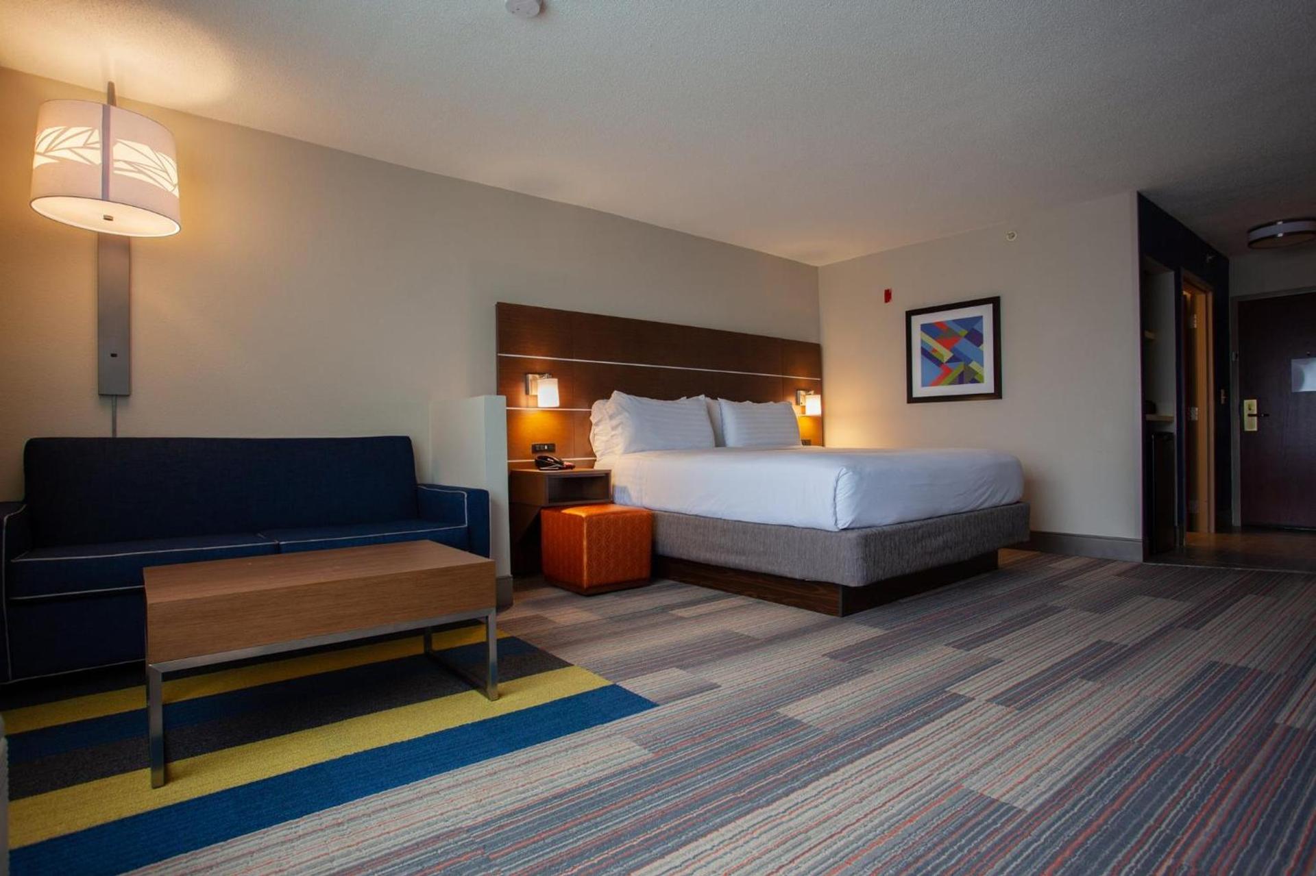 Holiday Inn Express & Suites Atlanta Perimeter Mall Hotel by IHG photo 35