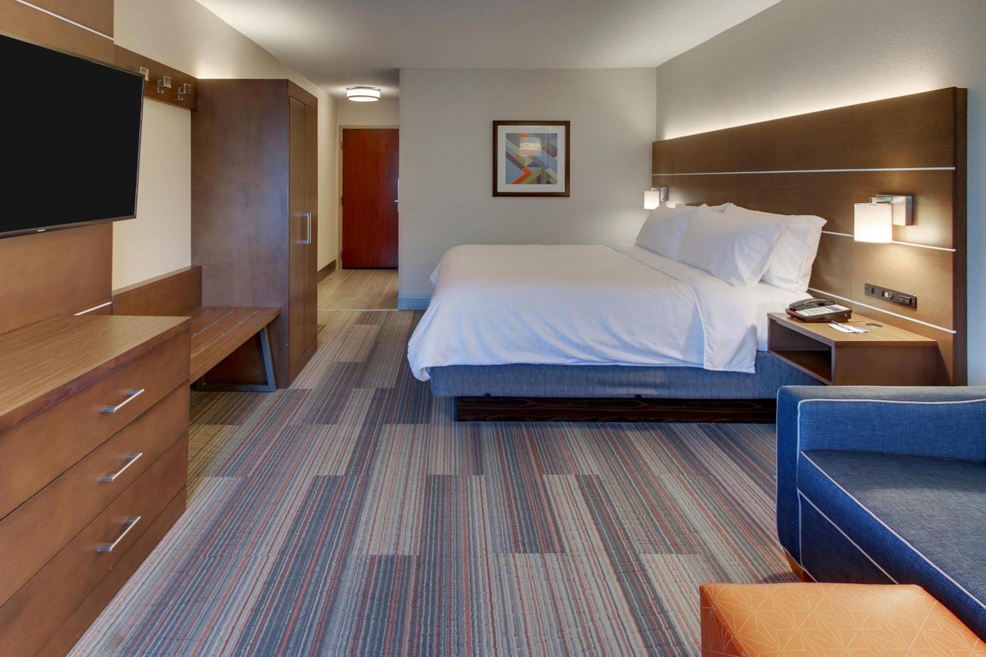 Holiday Inn Express & Suites Atlanta Perimeter Mall Hotel by IHG photo 33