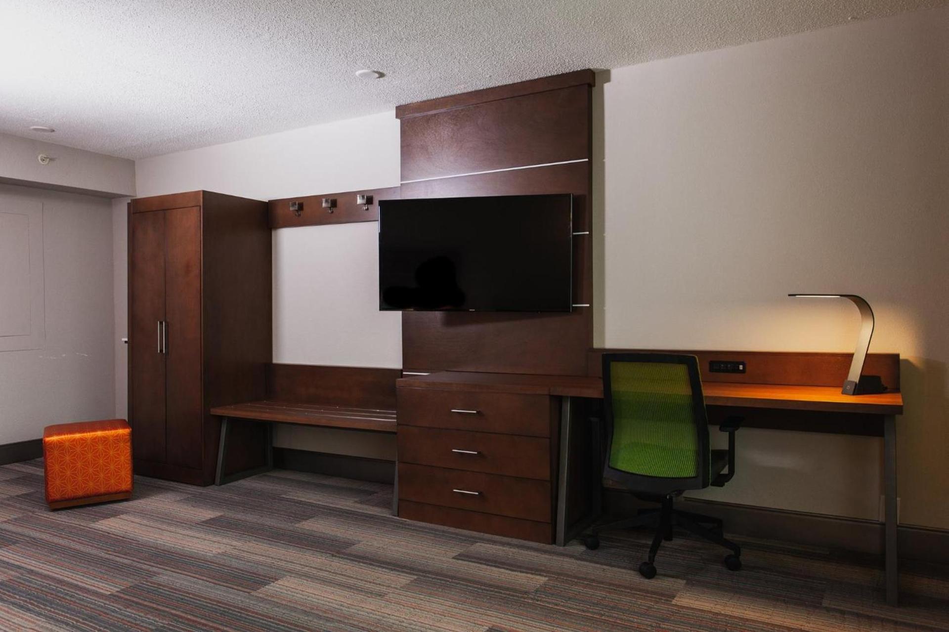 Holiday Inn Express & Suites Atlanta Perimeter Mall Hotel by IHG photo 36