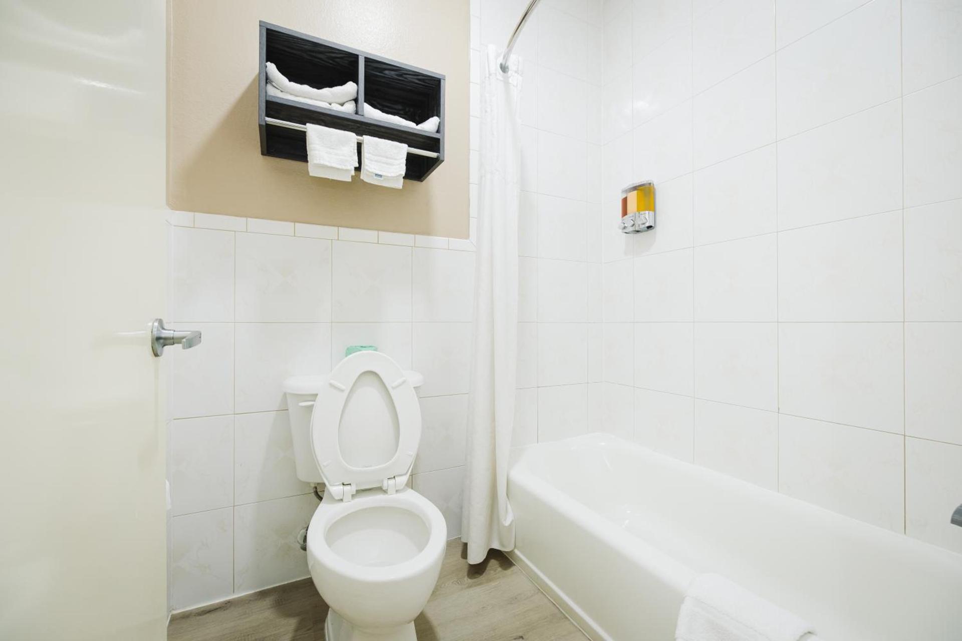 Sapphire Inn & Suites photo 35