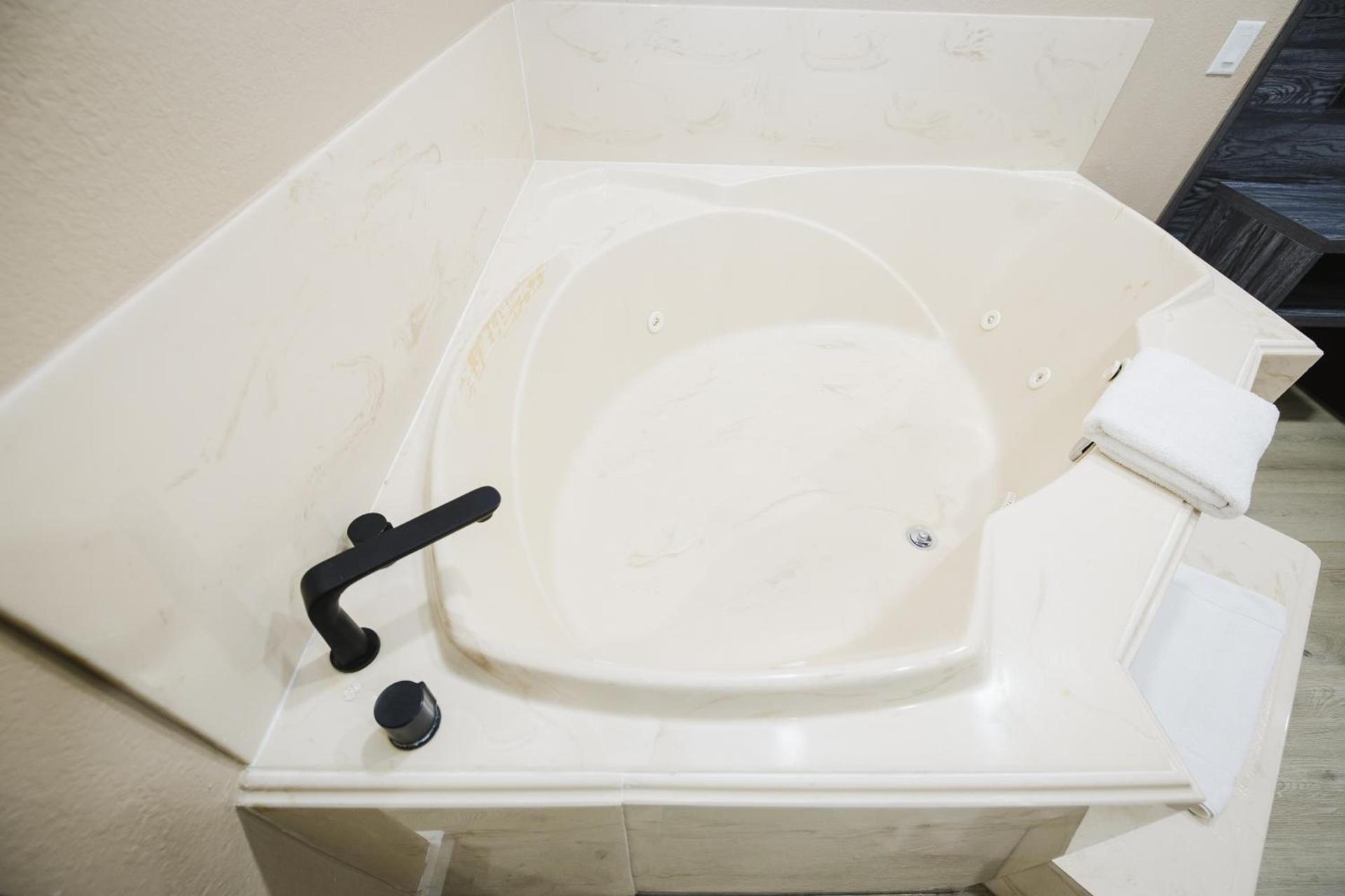 Sapphire Inn & Suites photo 49