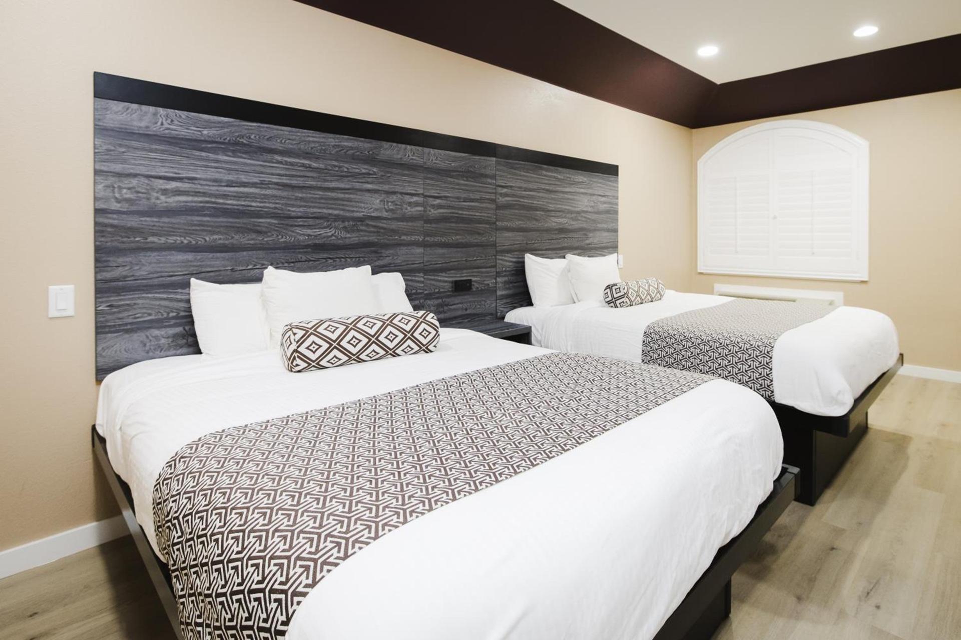 Sapphire Inn & Suites photo 23