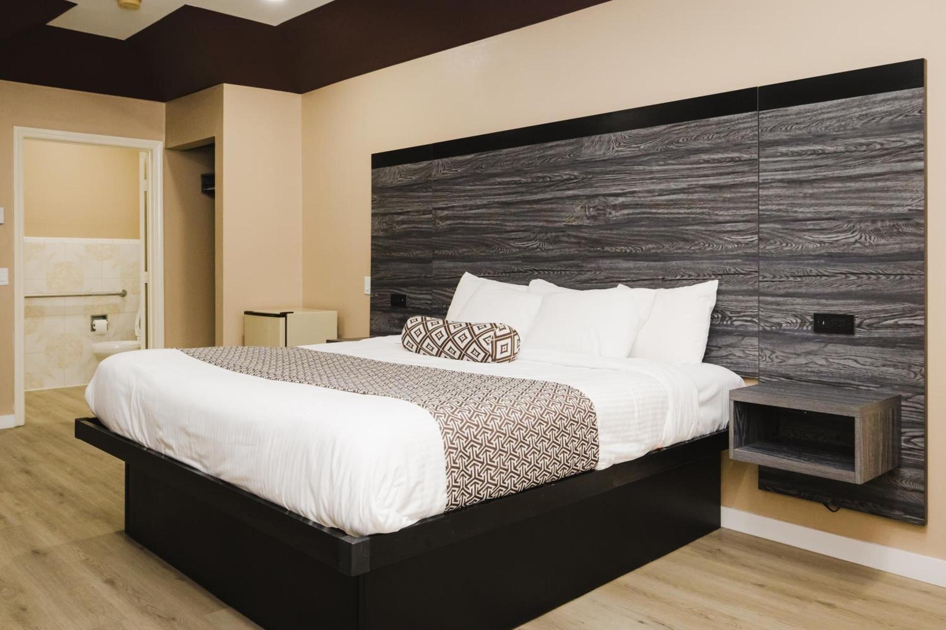 Sapphire Inn & Suites photo 26
