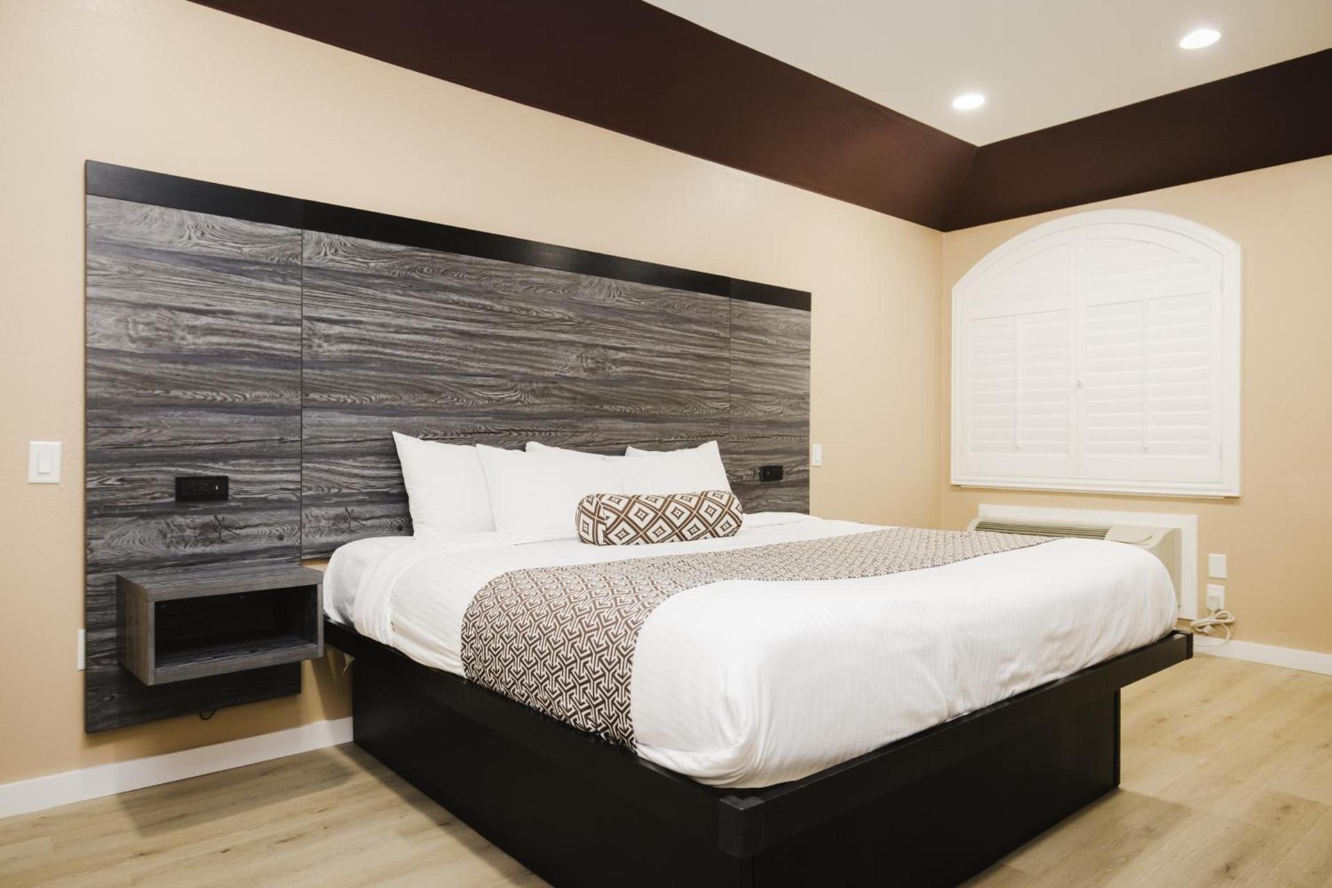 Sapphire Inn & Suites photo 68
