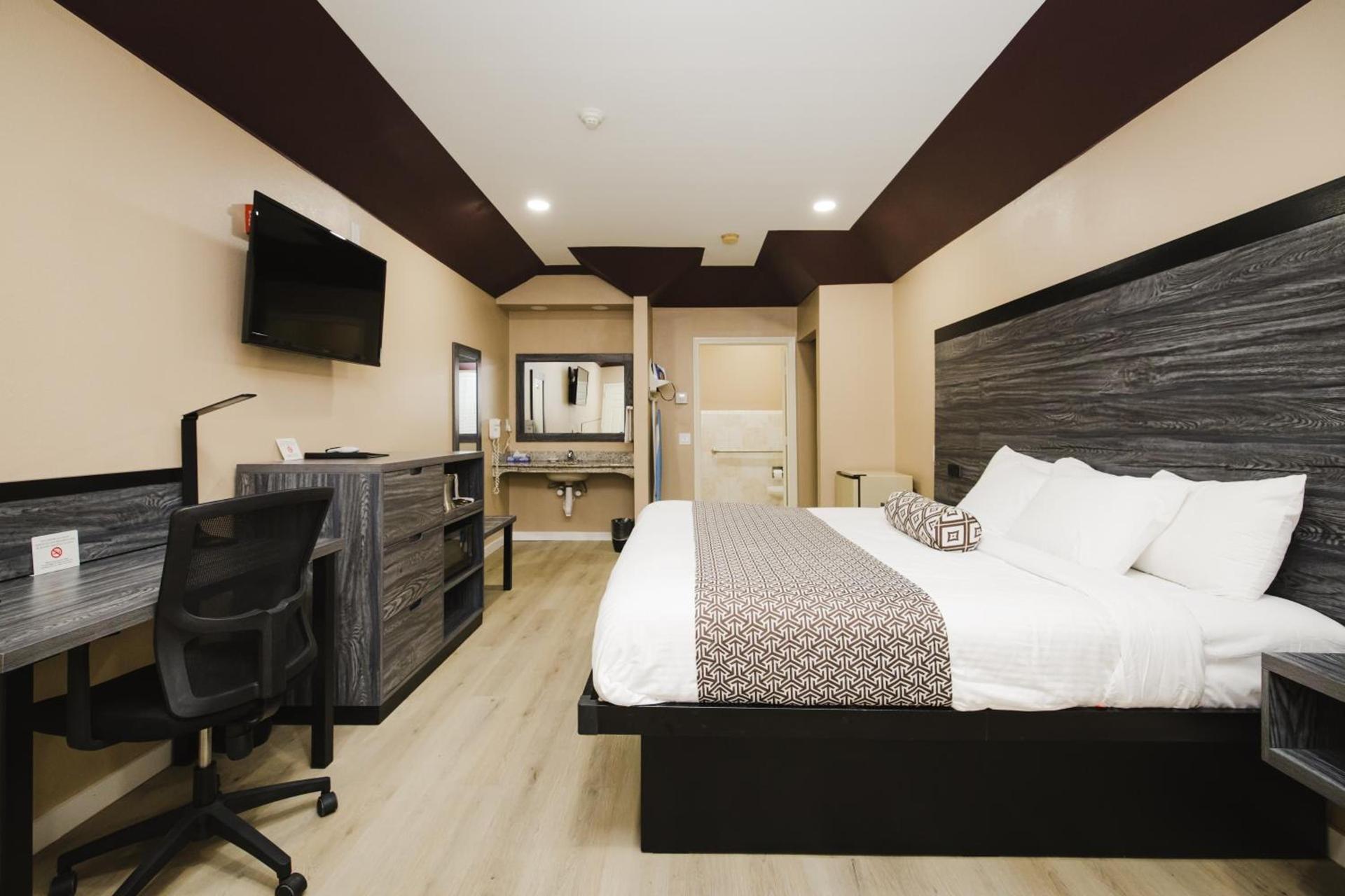 Sapphire Inn & Suites photo 53
