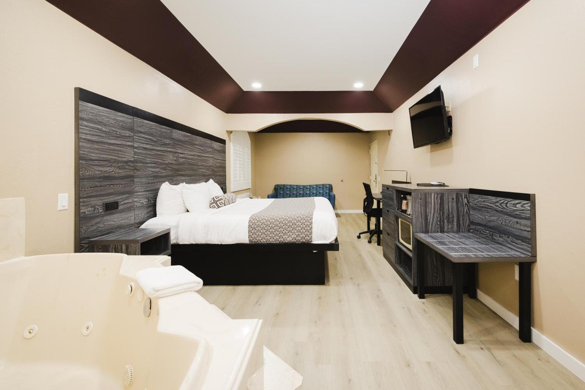 Sapphire Inn & Suites photo 51