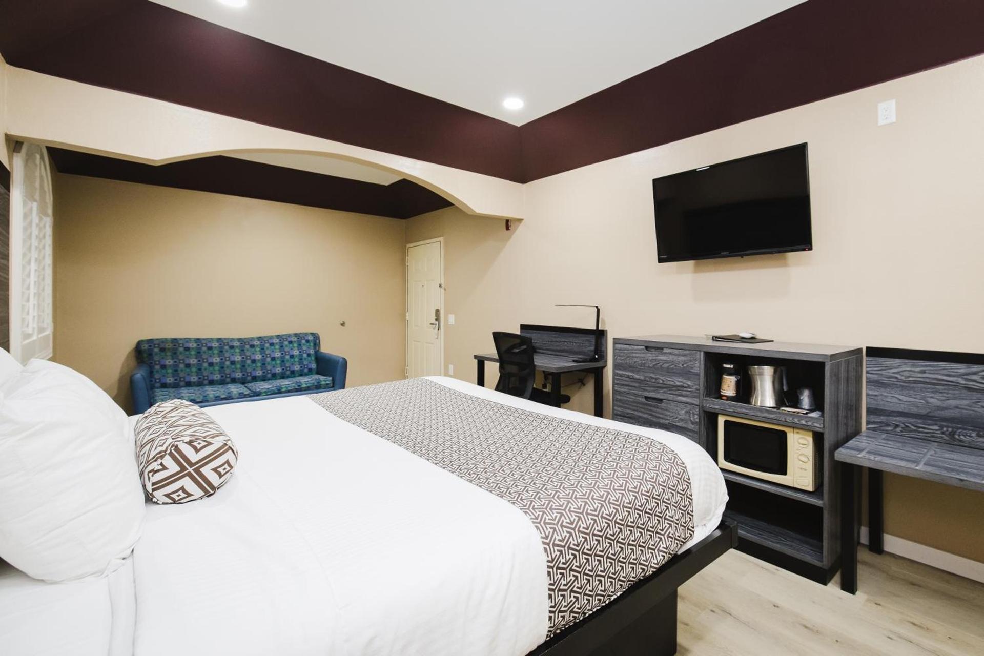 Sapphire Inn & Suites photo 6