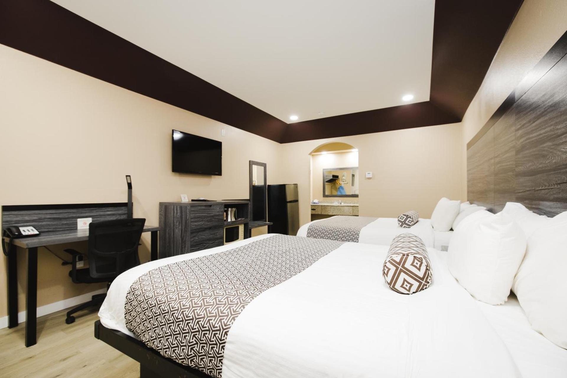 Sapphire Inn & Suites photo 82