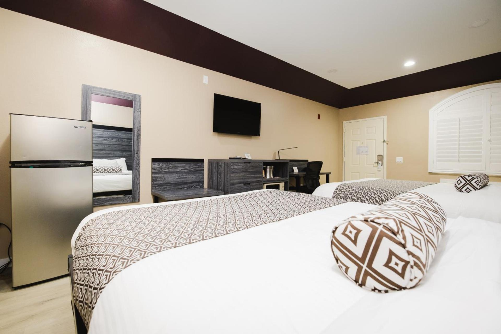 Sapphire Inn & Suites photo 20
