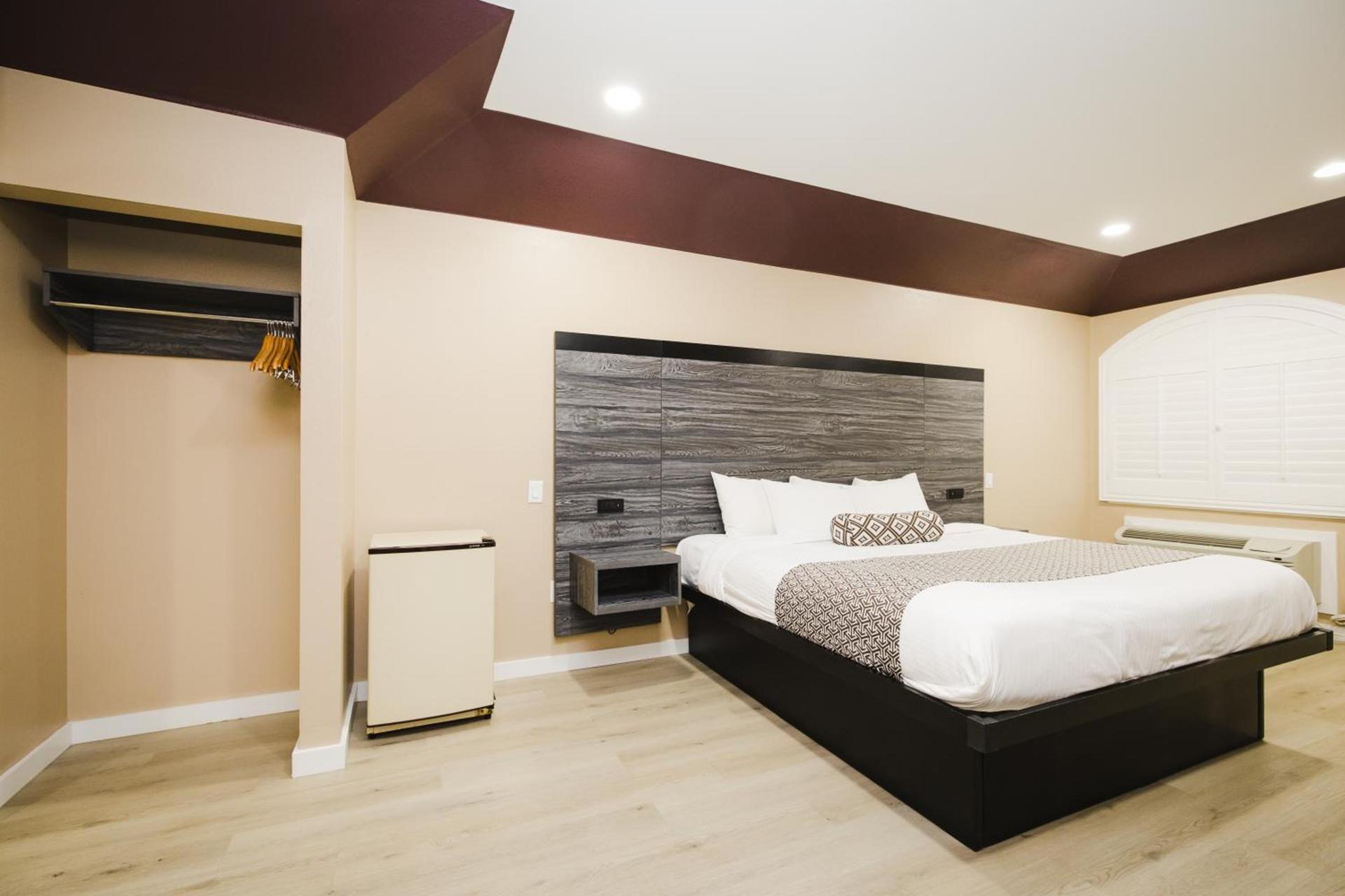 Sapphire Inn & Suites photo 62