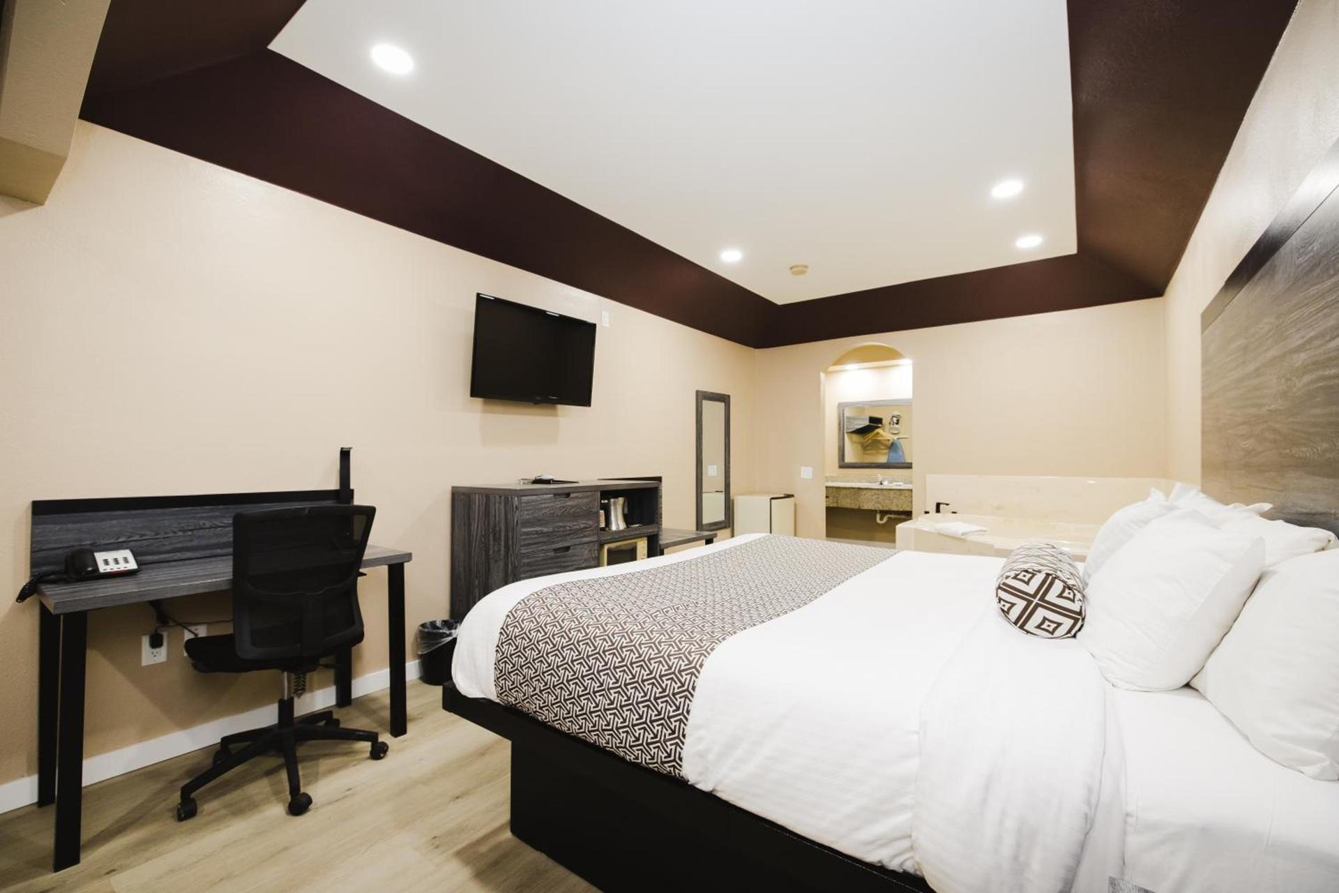 Sapphire Inn & Suites photo 87