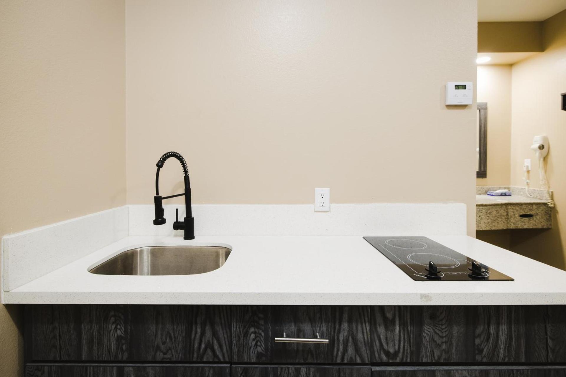 Sapphire Inn & Suites photo 57