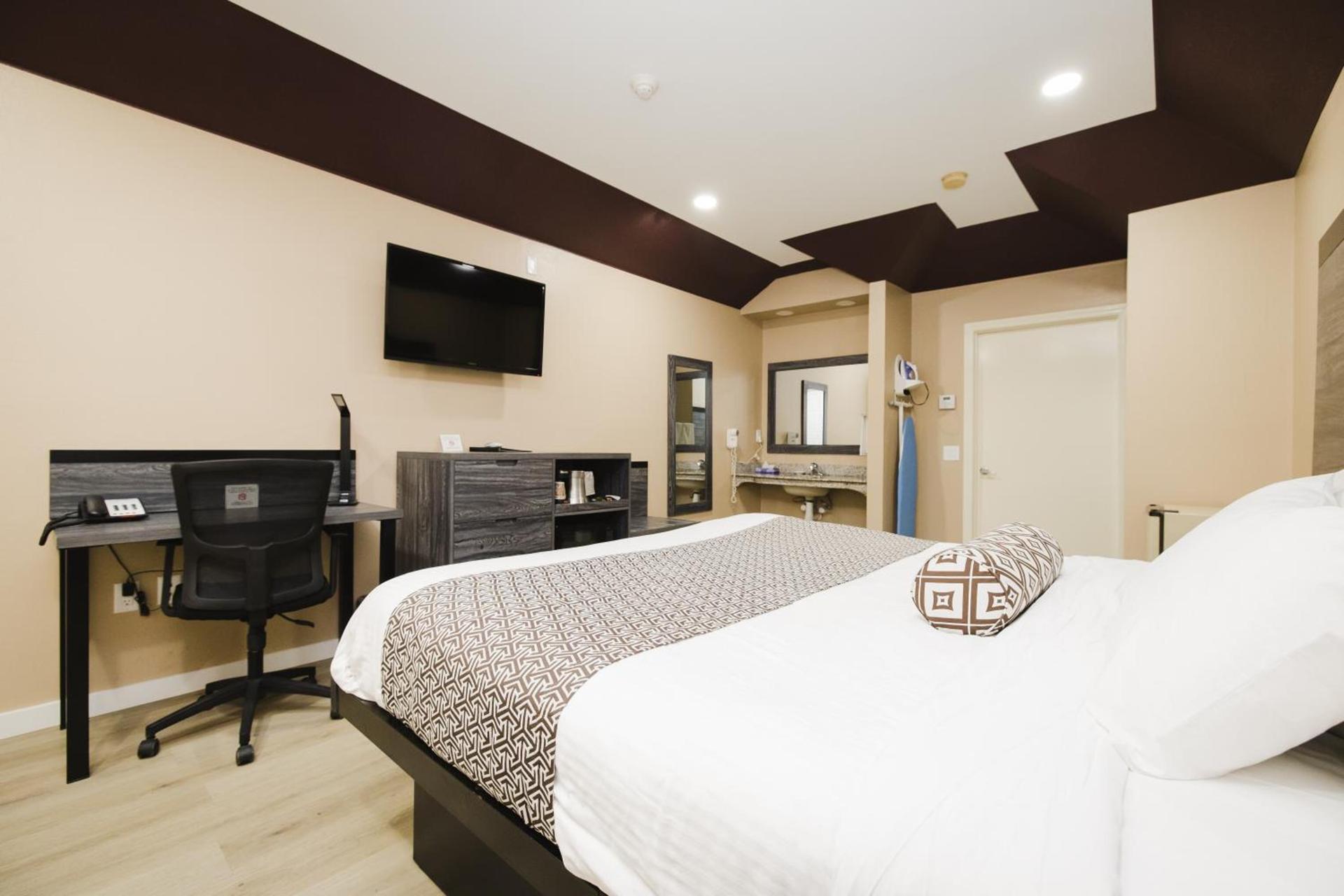 Sapphire Inn & Suites photo 16