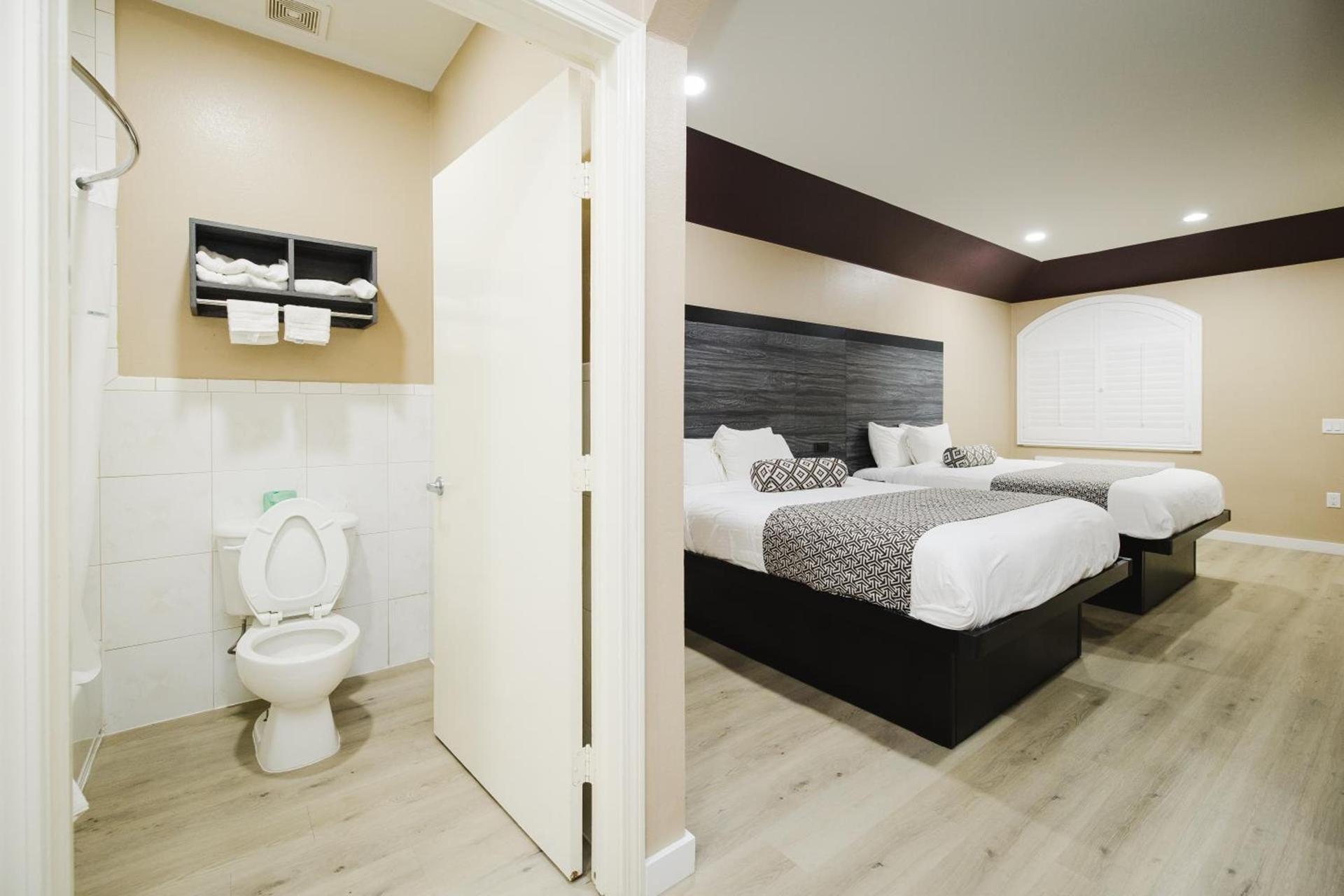 Sapphire Inn & Suites photo 36
