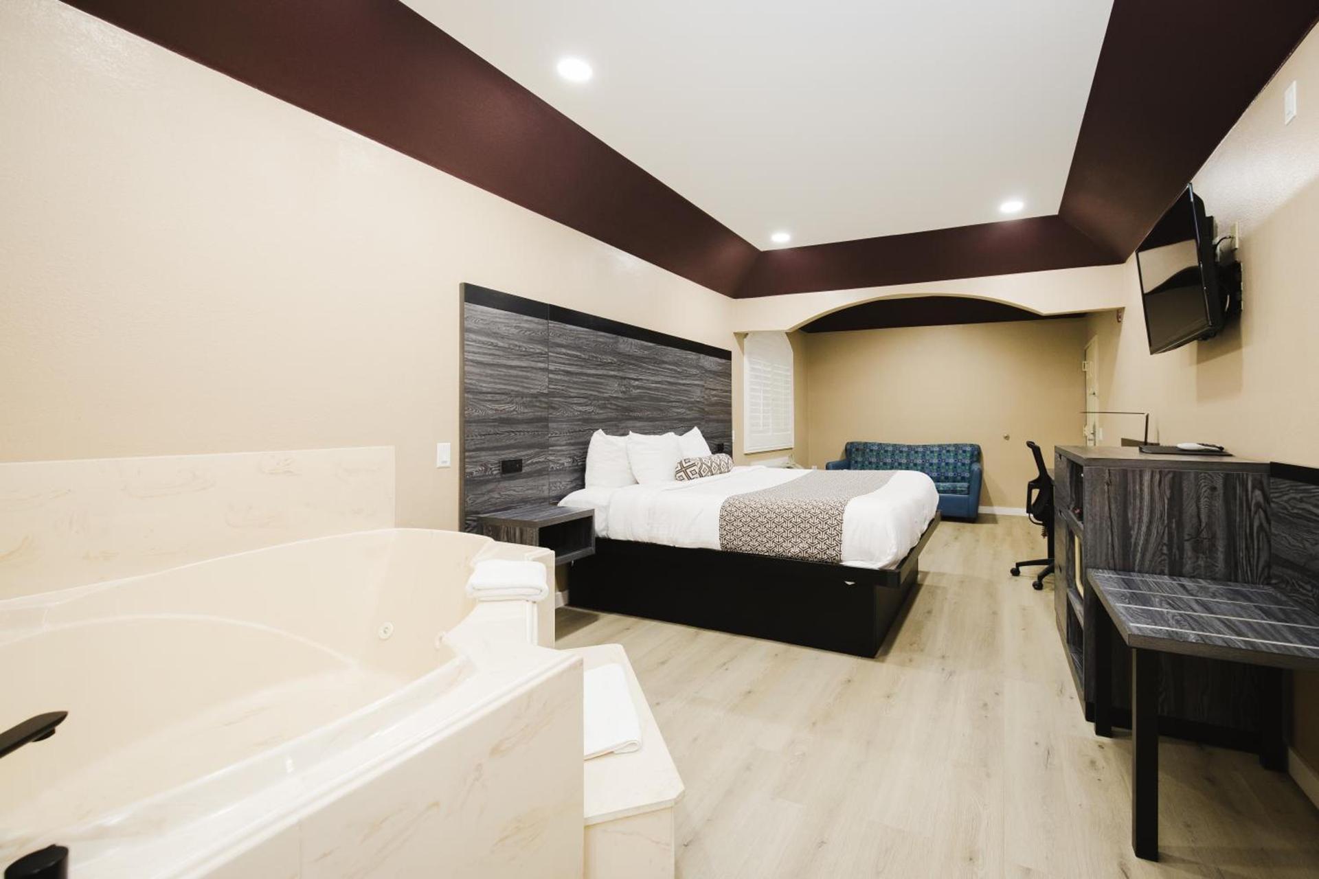 Sapphire Inn & Suites photo 55
