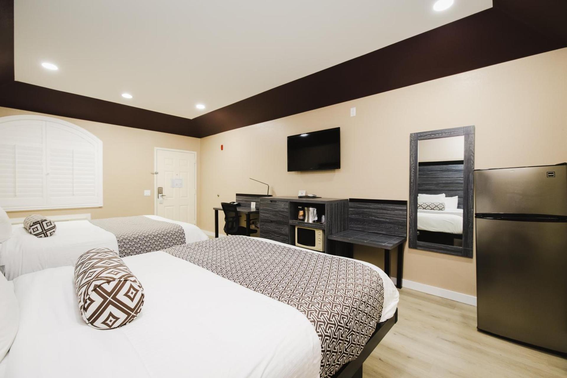 Sapphire Inn & Suites photo 83