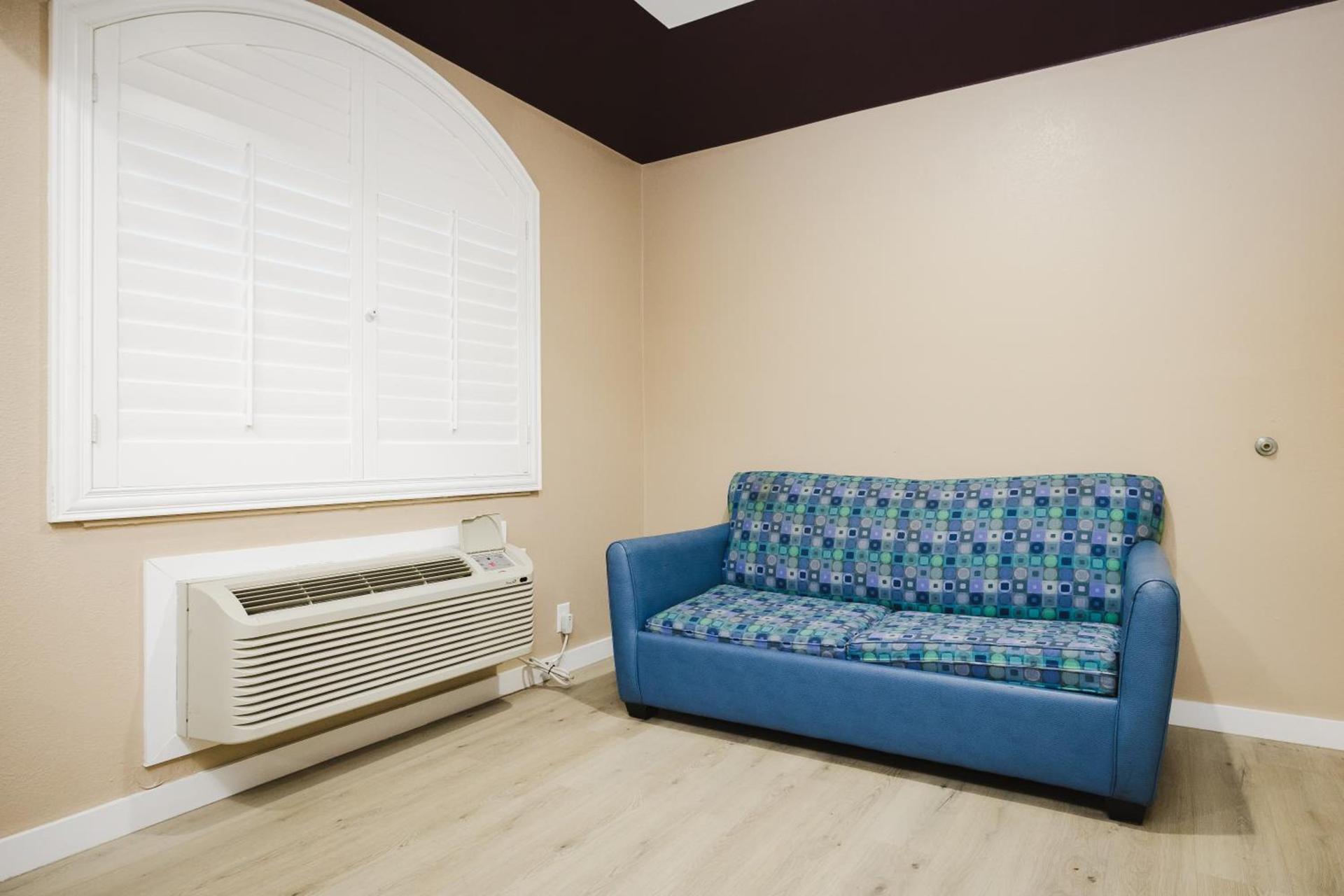 Sapphire Inn & Suites photo 38