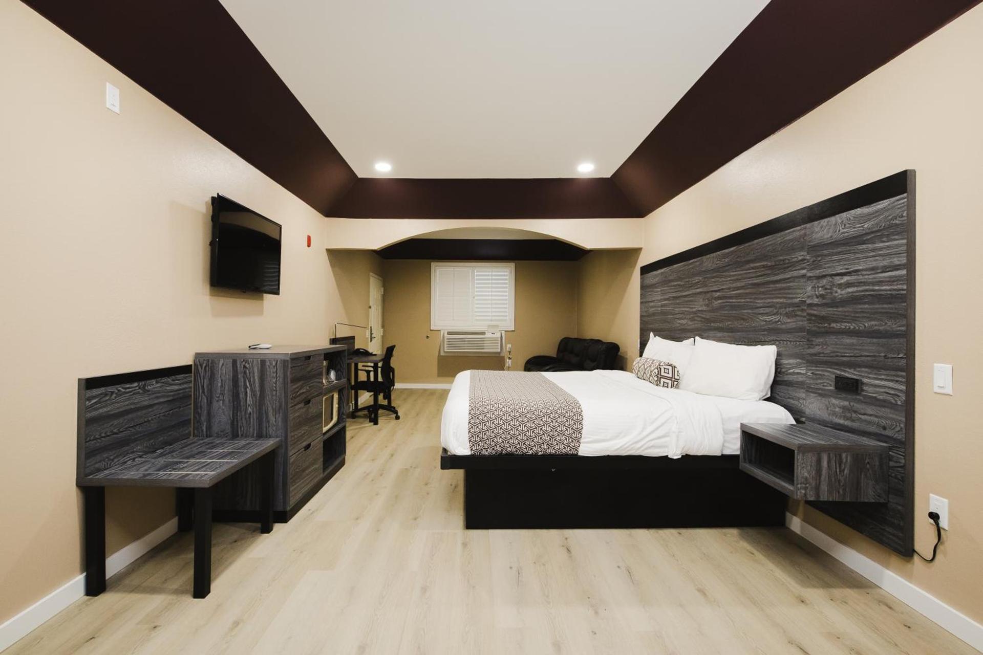 Sapphire Inn & Suites photo 89