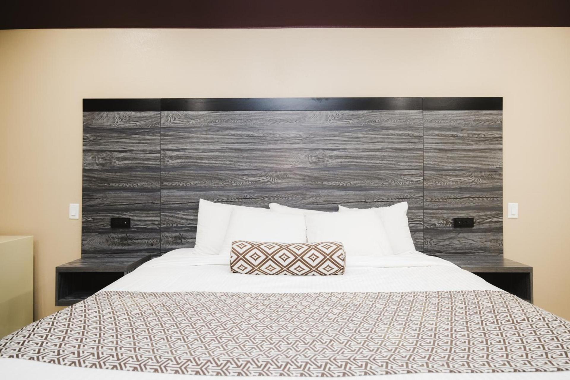 Sapphire Inn & Suites photo 81