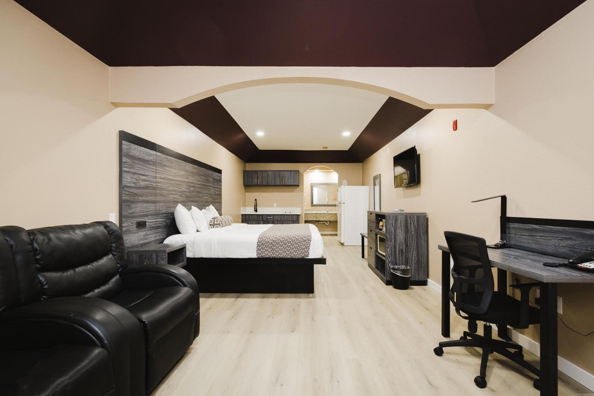 Sapphire Inn & Suites photo 84