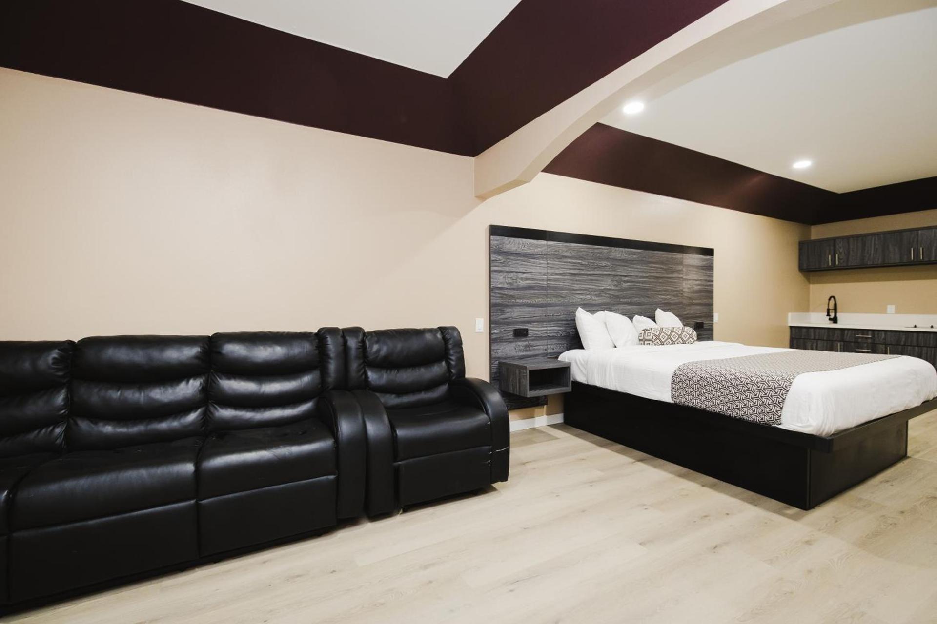 Sapphire Inn & Suites photo 12