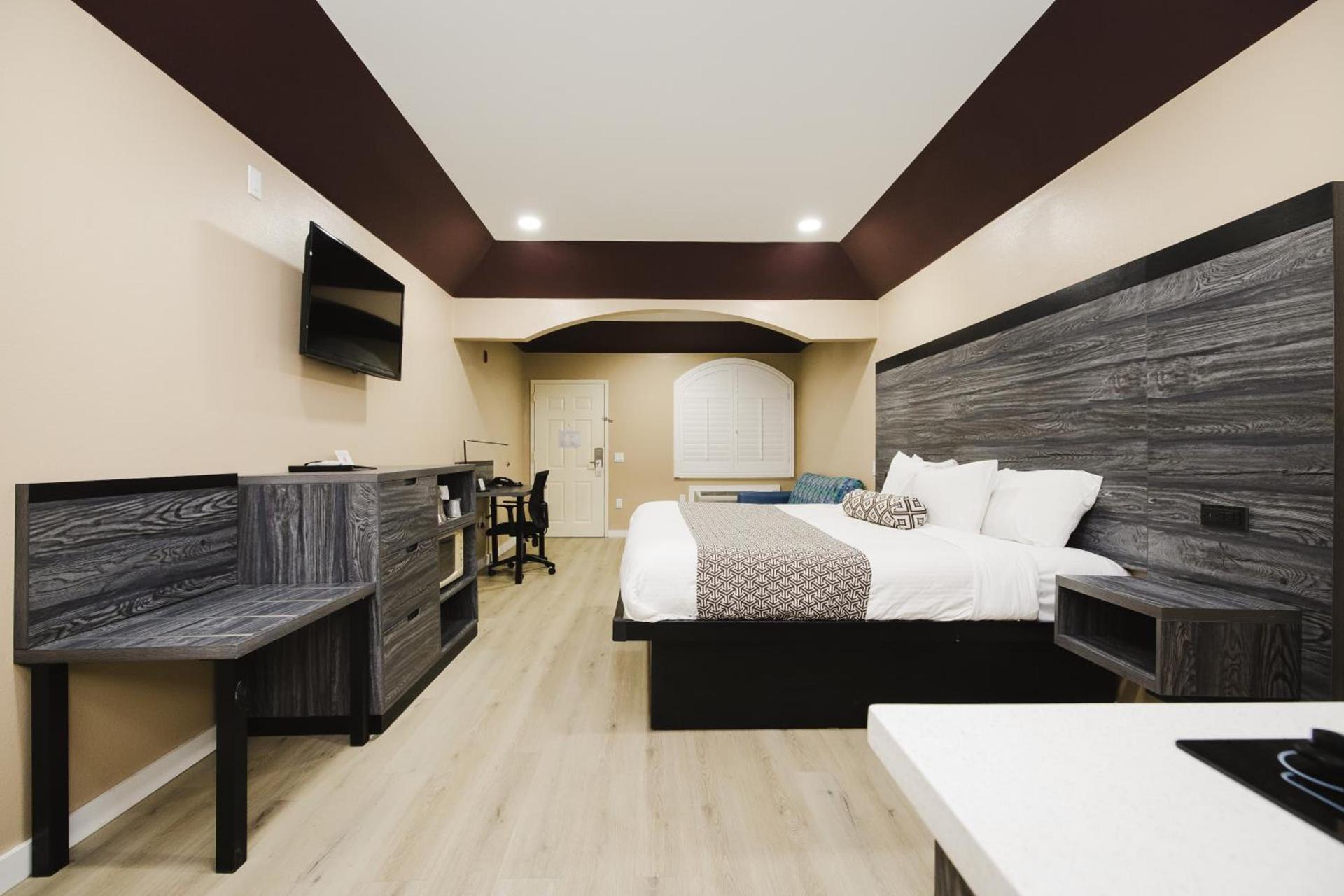 Sapphire Inn & Suites photo 31