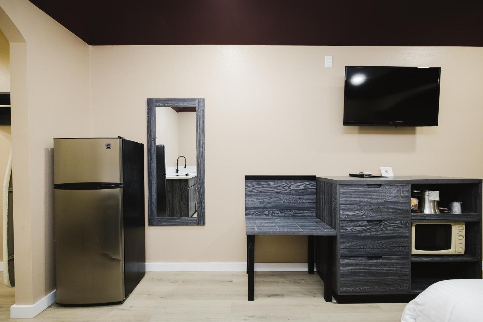 Sapphire Inn & Suites photo 80