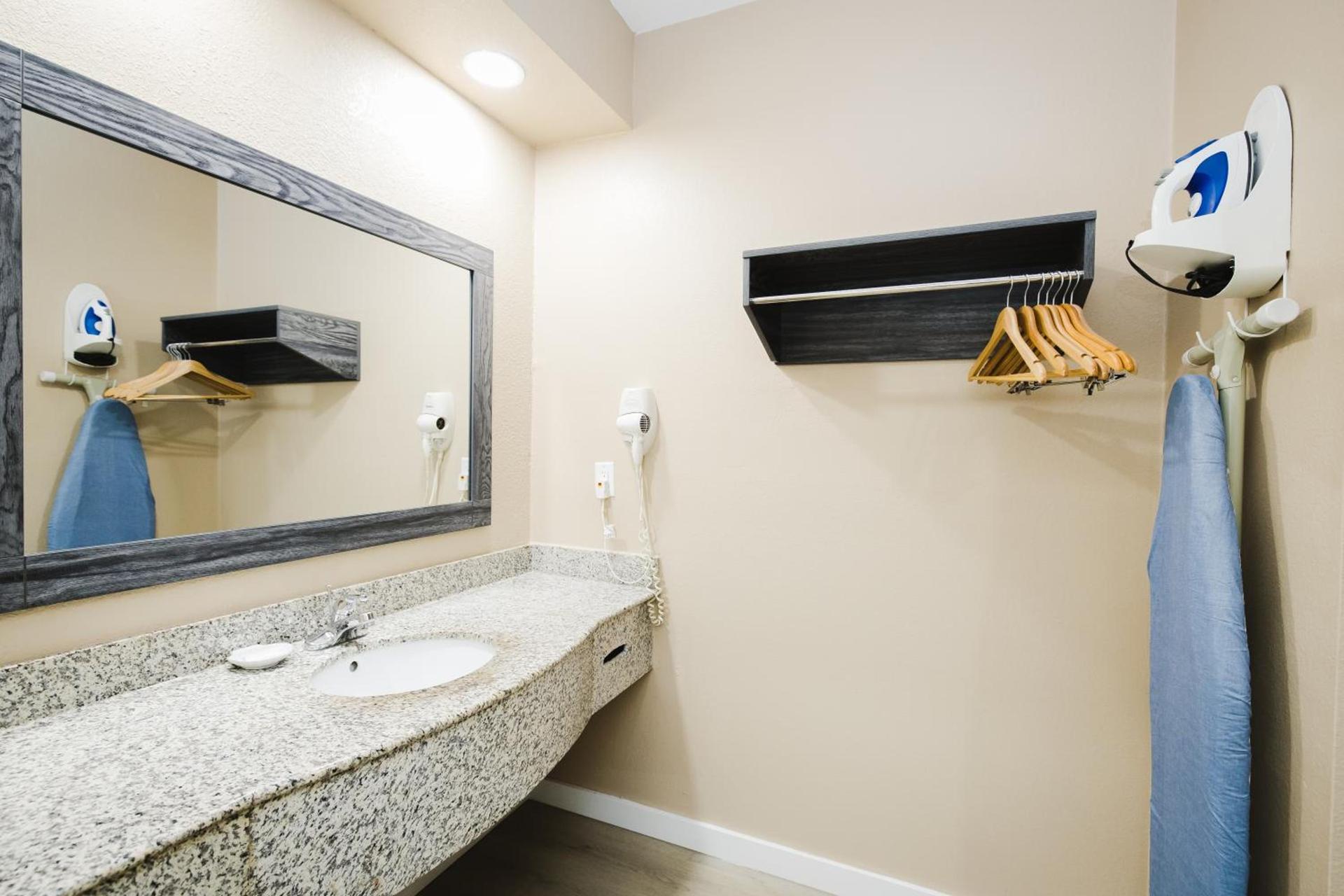Sapphire Inn & Suites photo 66