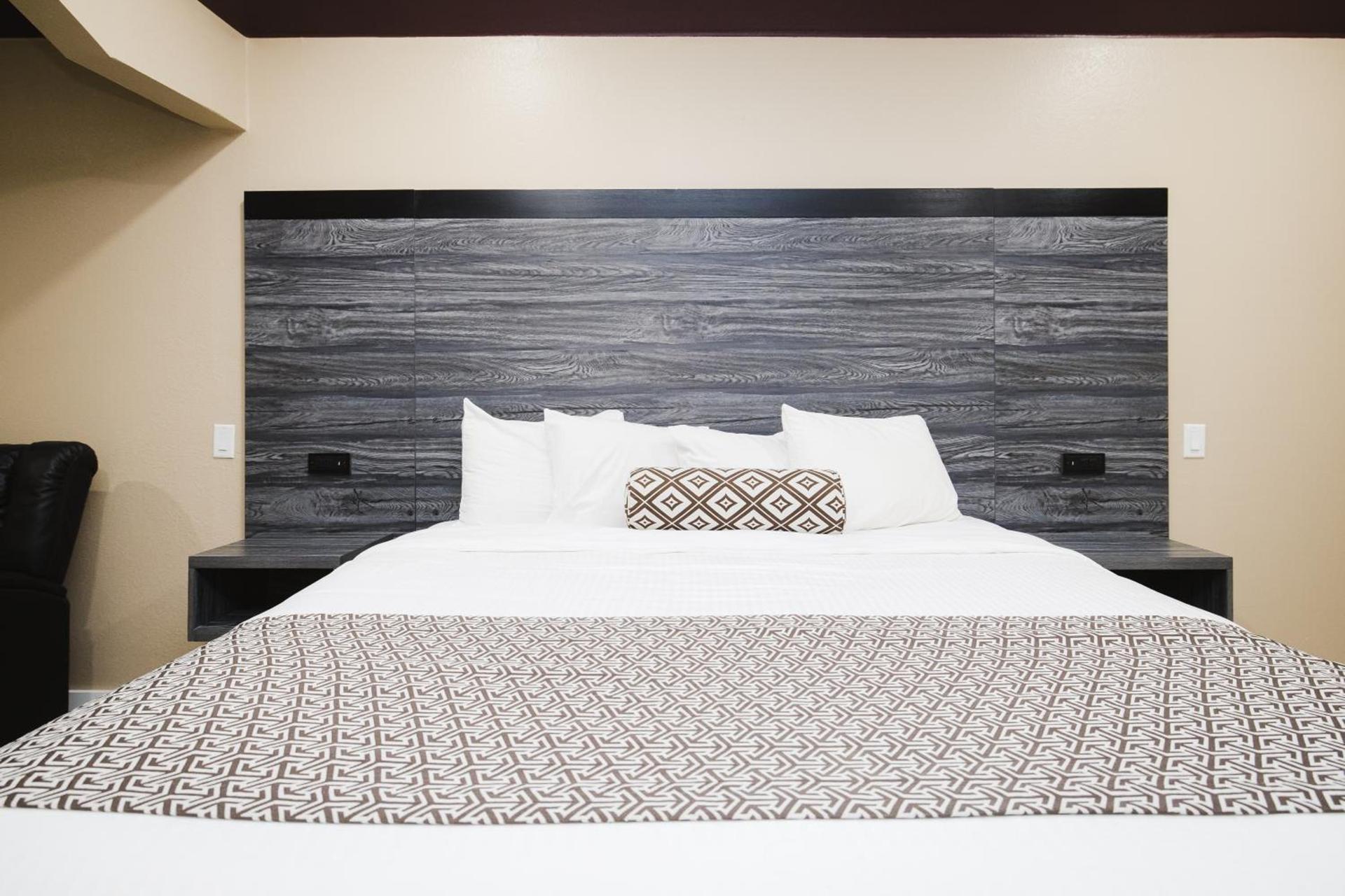 Sapphire Inn & Suites photo 2