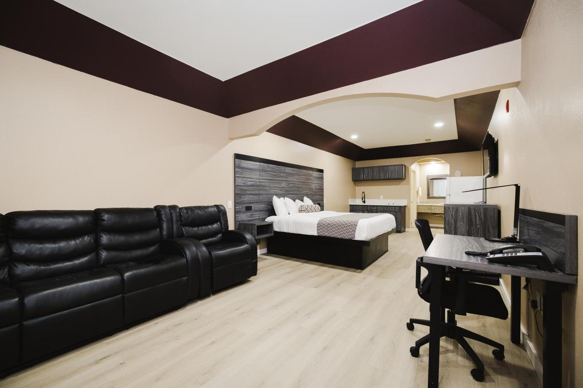 Sapphire Inn & Suites photo 43