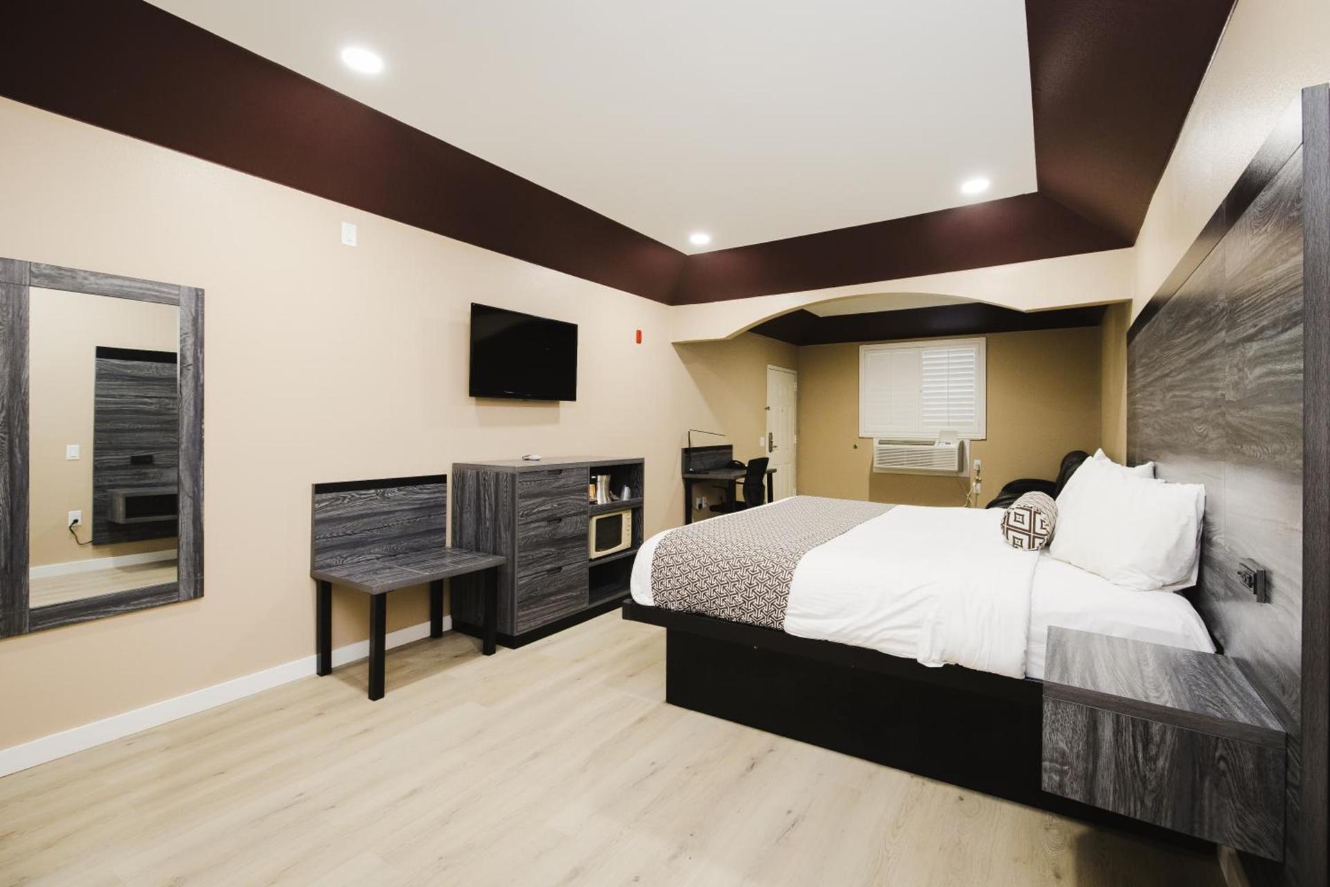Sapphire Inn & Suites photo 15