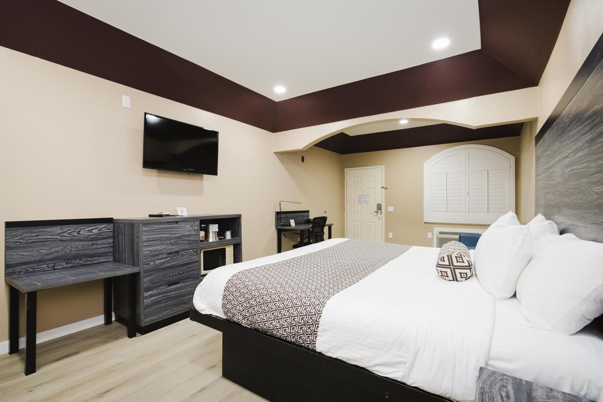 Sapphire Inn & Suites photo 46