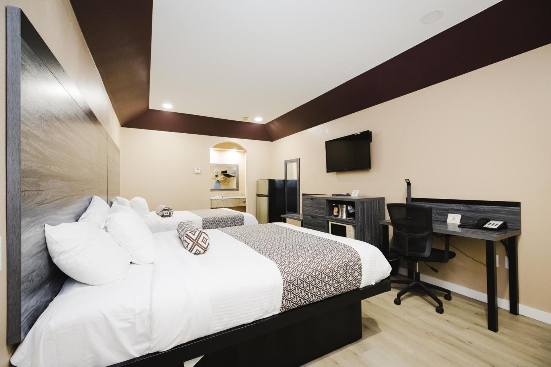 Sapphire Inn & Suites photo 47
