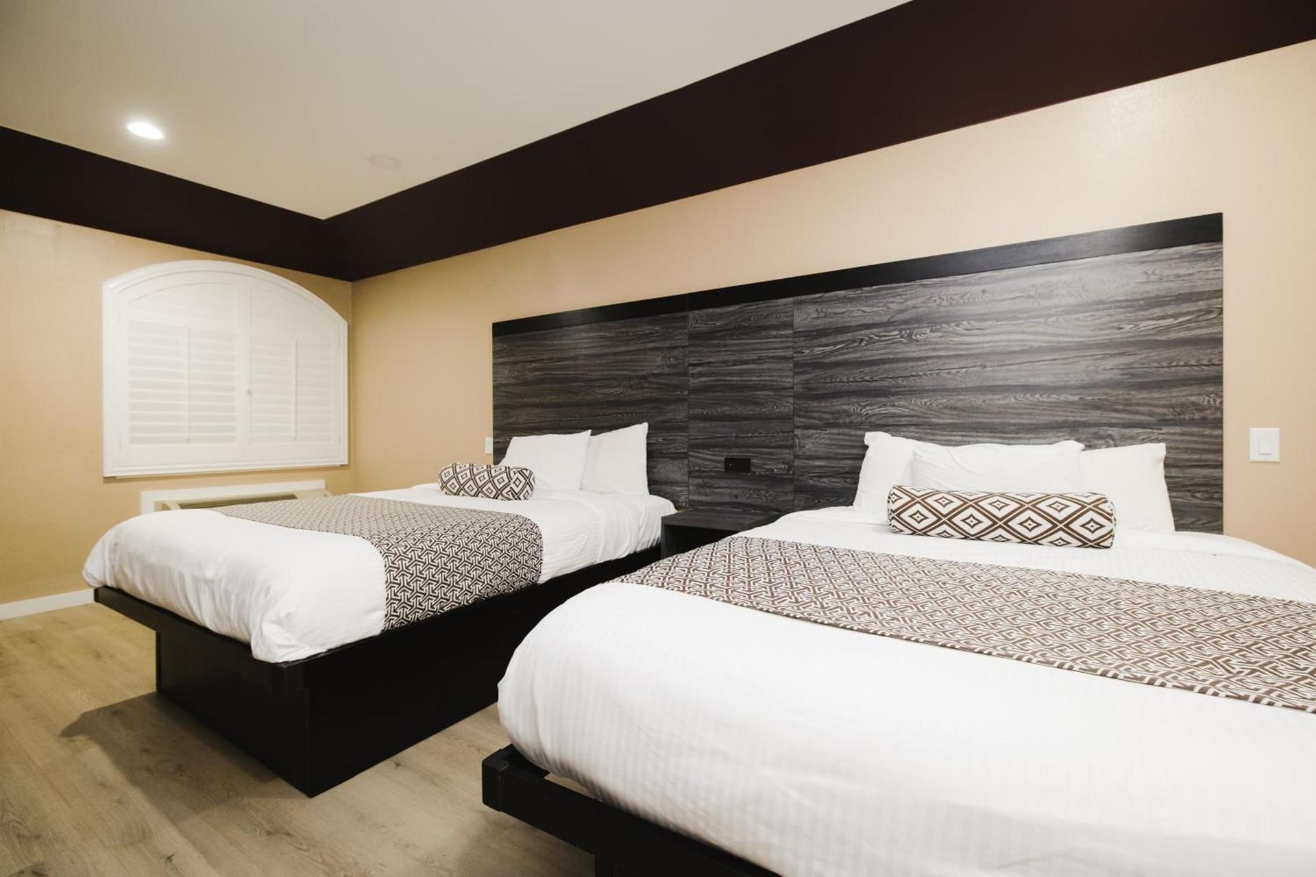 Sapphire Inn & Suites photo 50