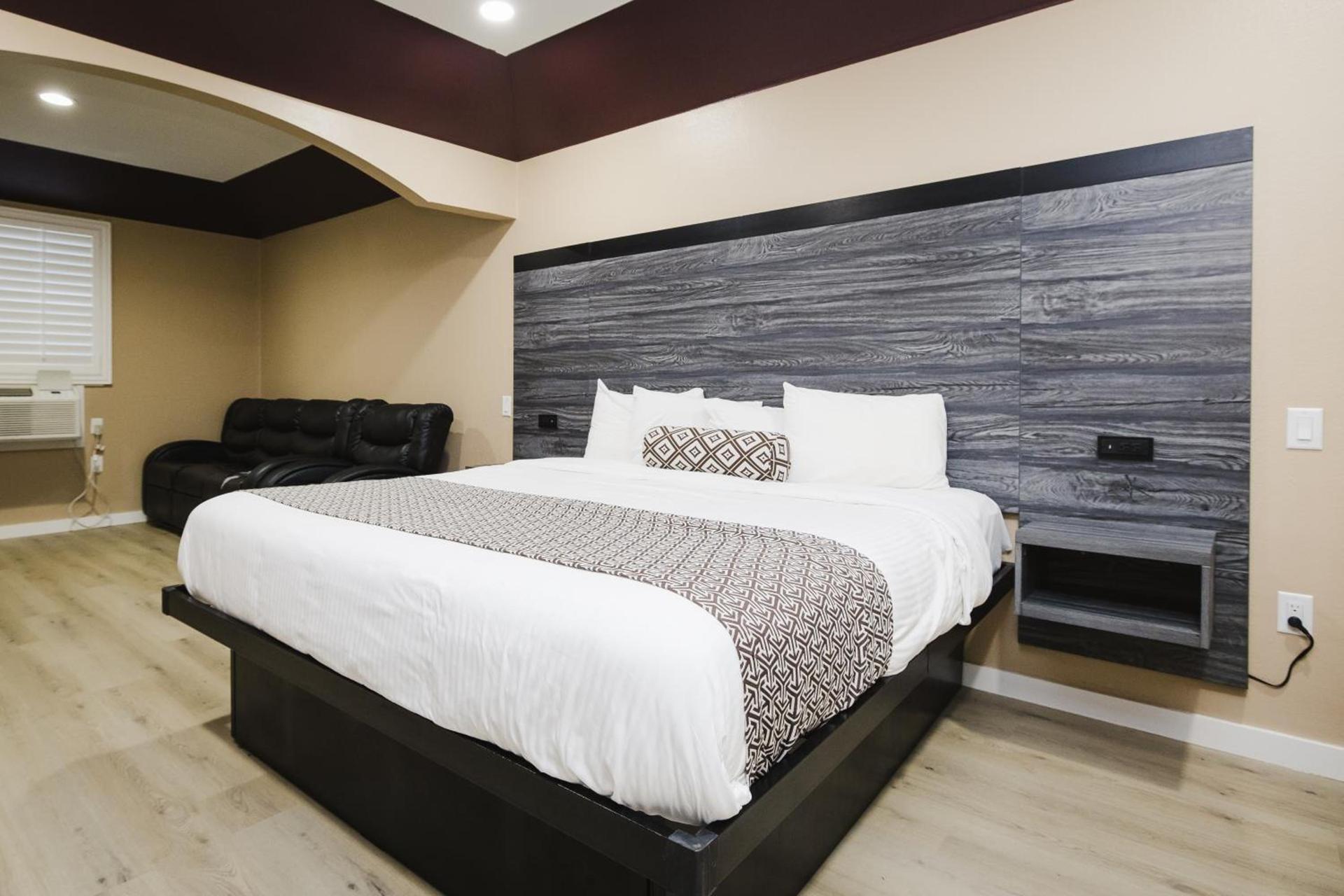 Sapphire Inn & Suites photo 5