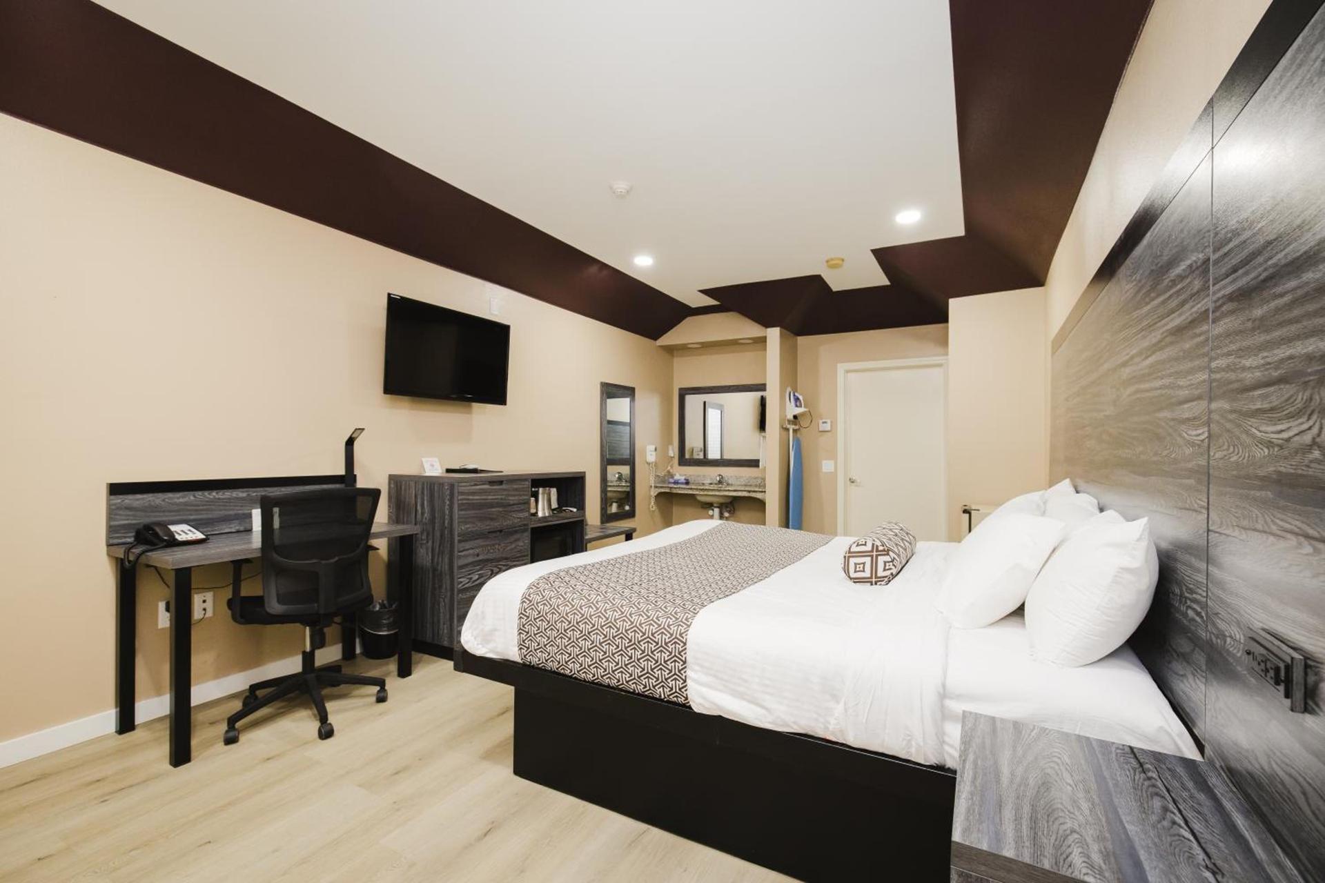 Sapphire Inn & Suites photo 67