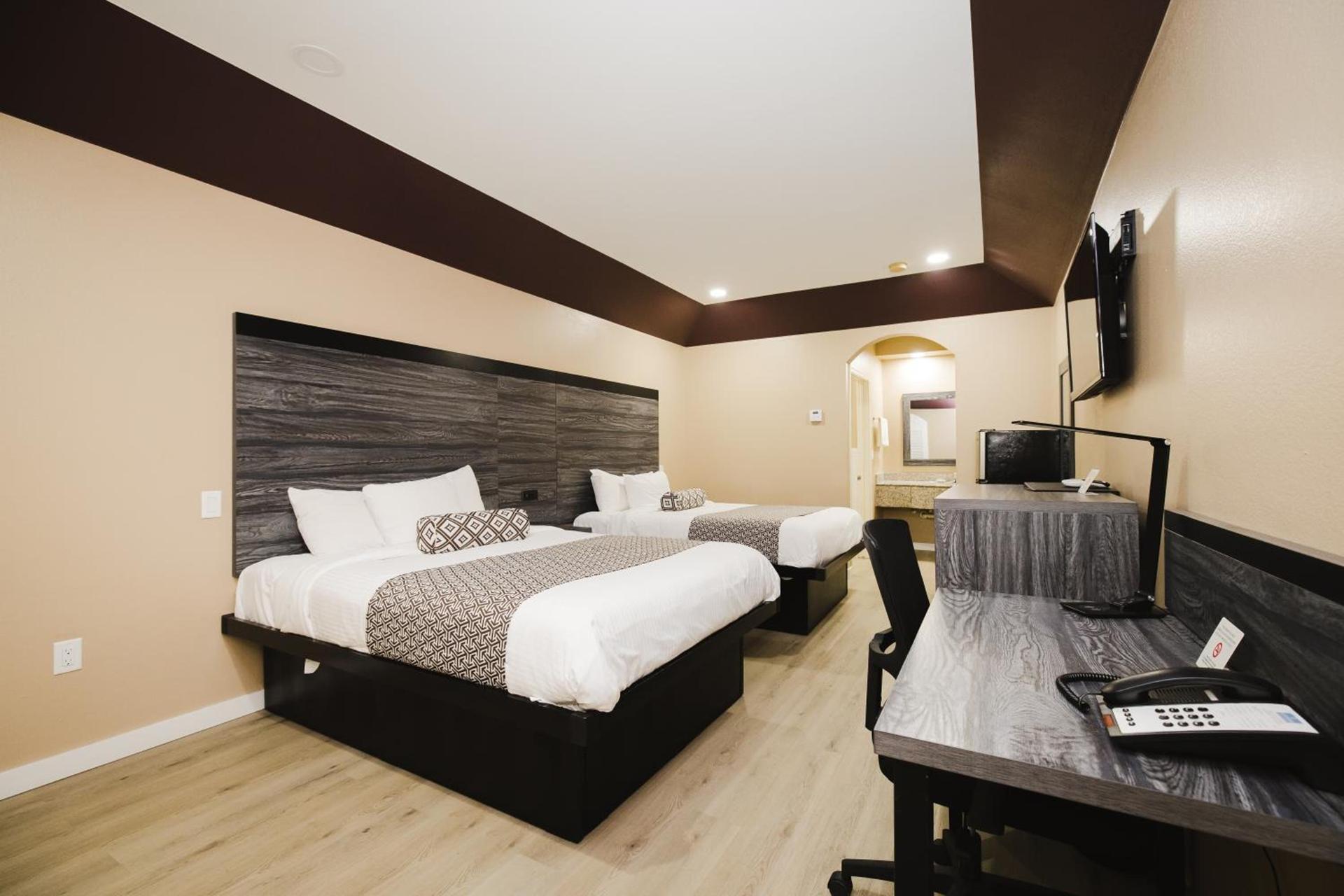 Sapphire Inn & Suites photo 10
