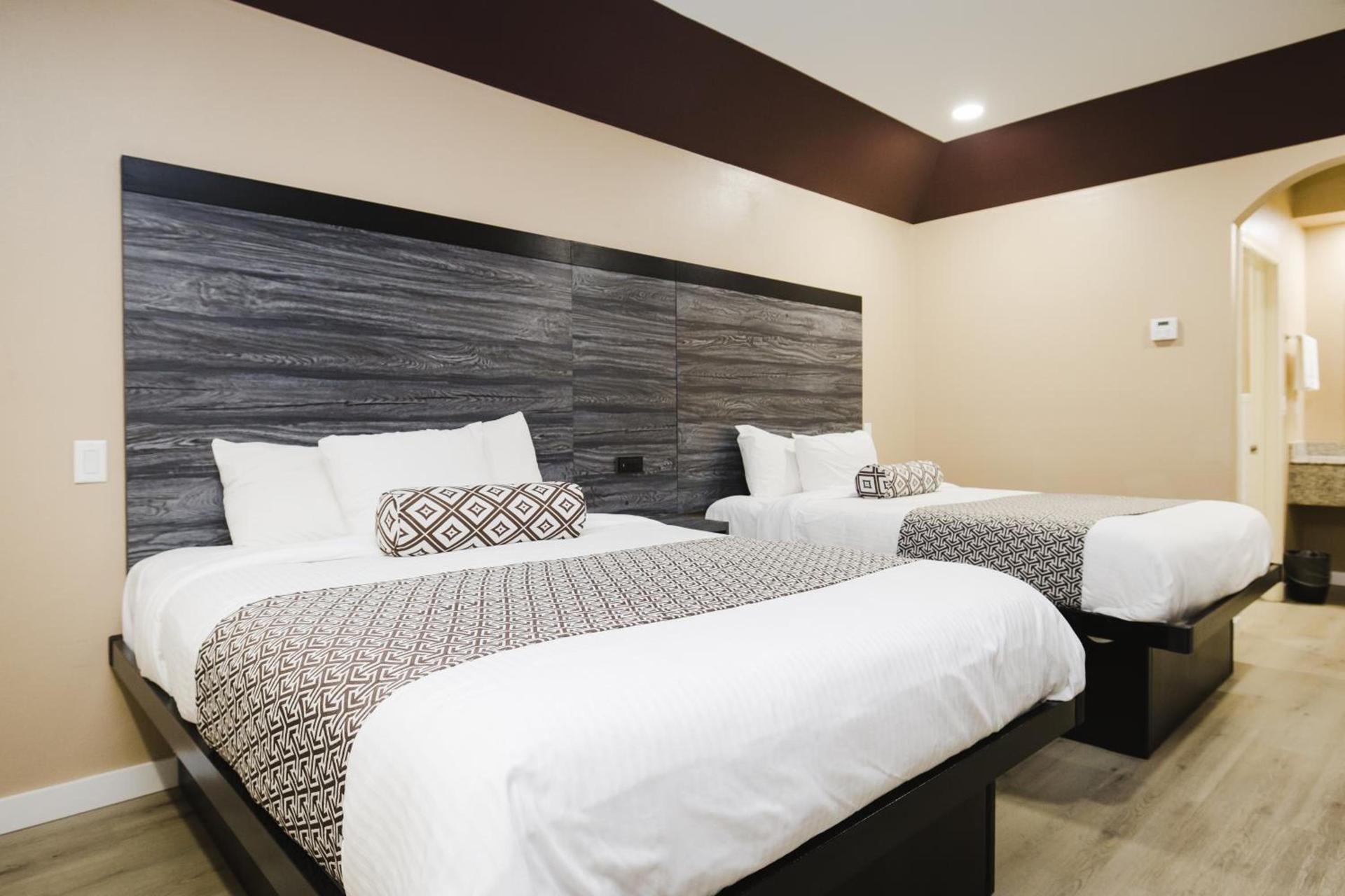 Sapphire Inn & Suites photo 64